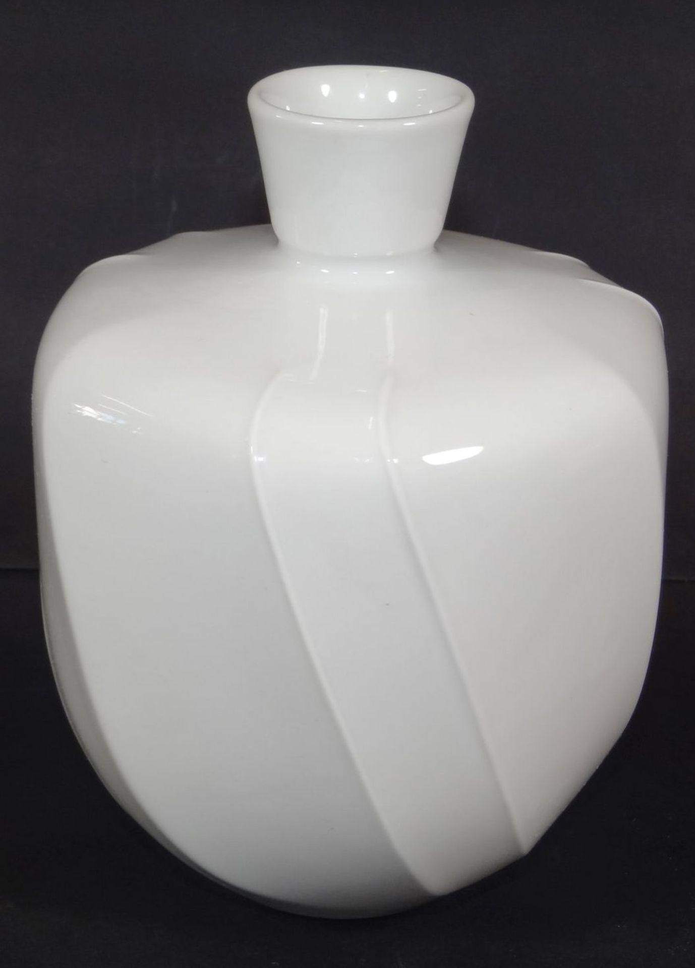 Vase "KPM" Berlin, Weissporzellan, H-14 cm- - -22.61 % buyer's premium on the hammer priceVAT margin