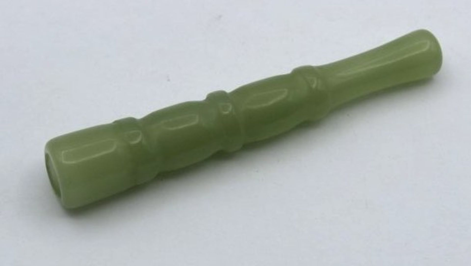 Zigarettenspitze wohl Jade, China, L-7,5cm.- - -22.61 % buyer's premium on the hammer priceVAT