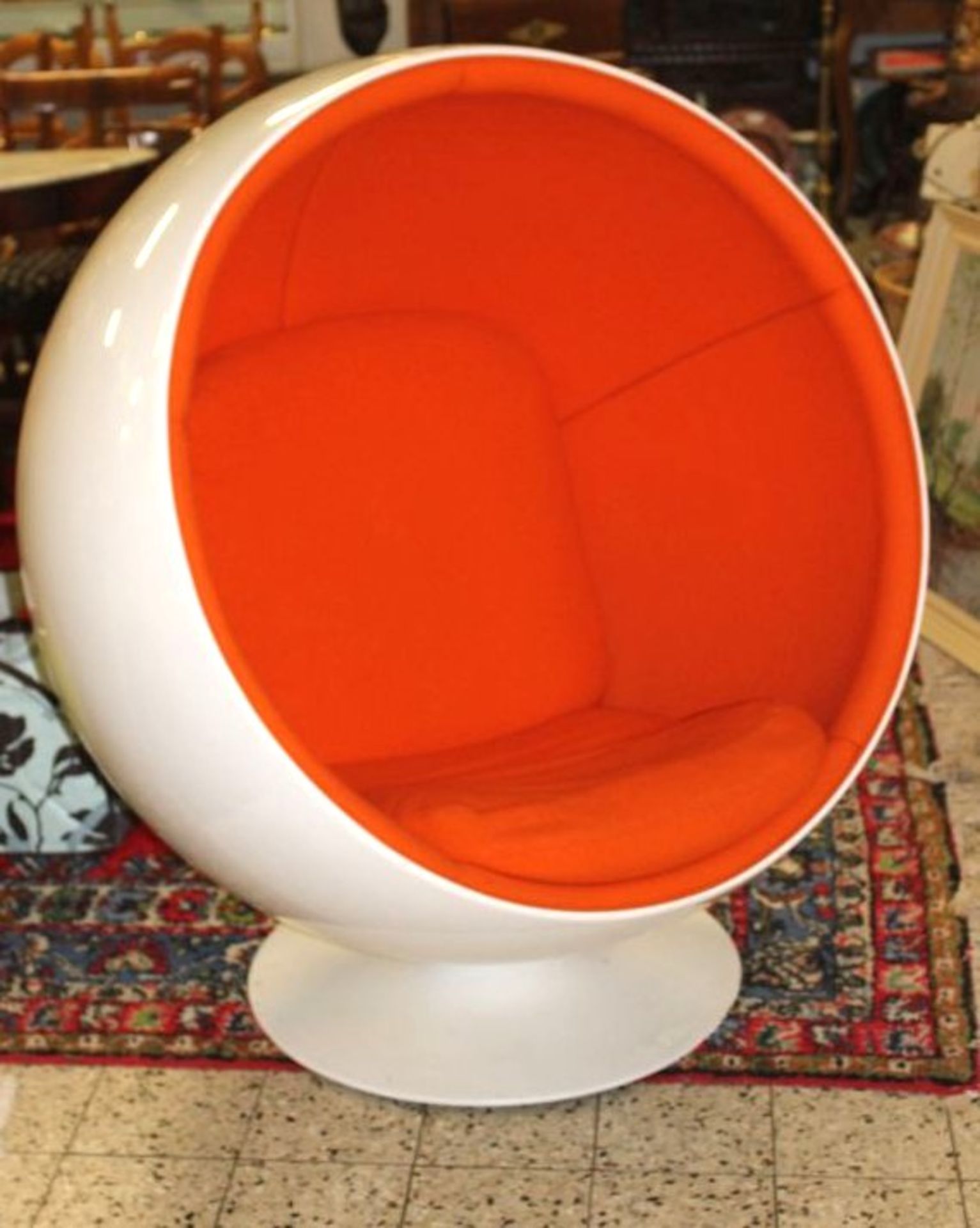 Aarino, Eero (geb. 1932 Helsinki) "Ball chair ". Drehbare Sitzschale aus geformtem,