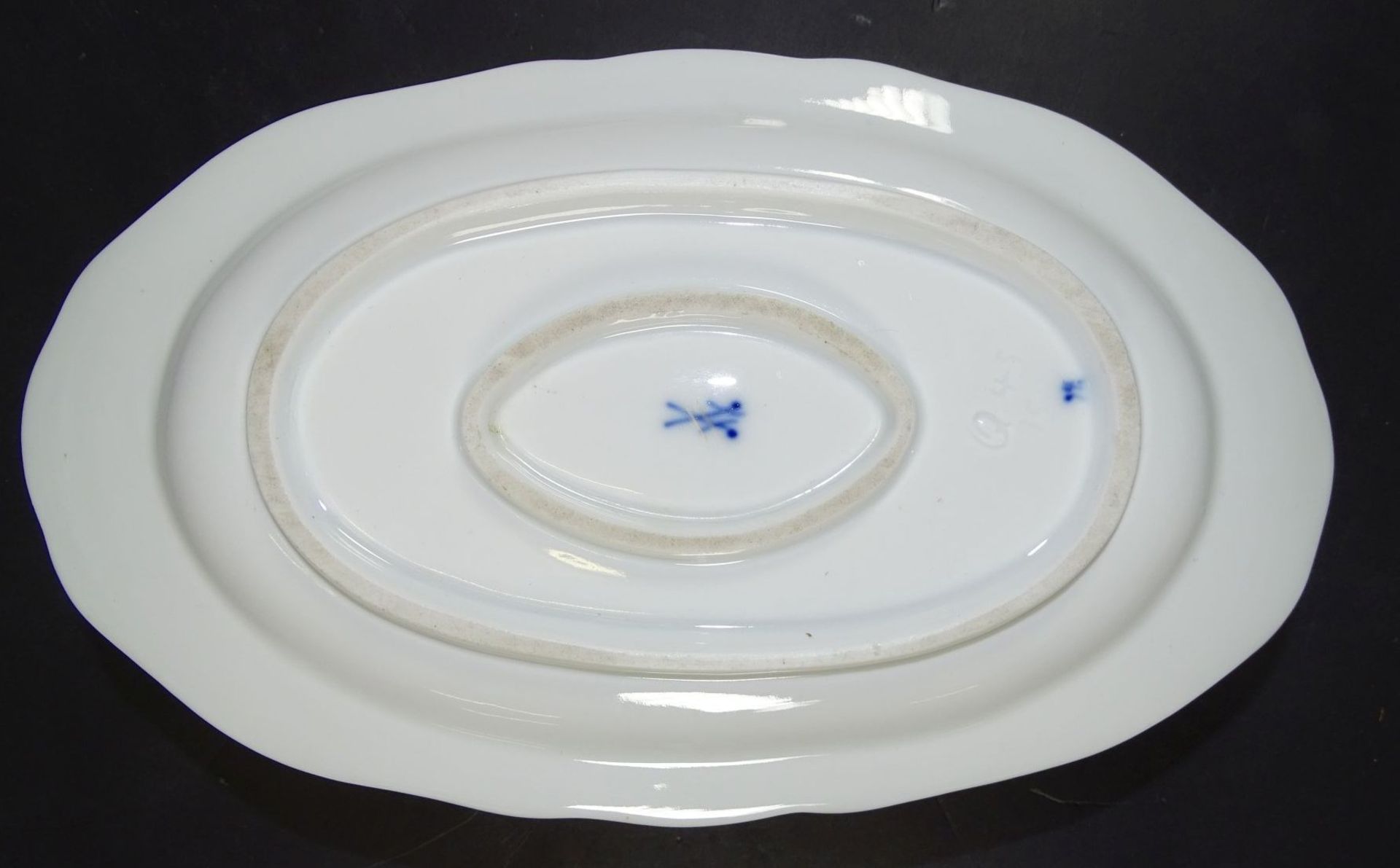 Sauciere mit Deckel "Meissen" Zwiebelmuster, Schwerter durchschliffen, H-12 cm, L-22 cm- - -22. - Bild 4 aus 5