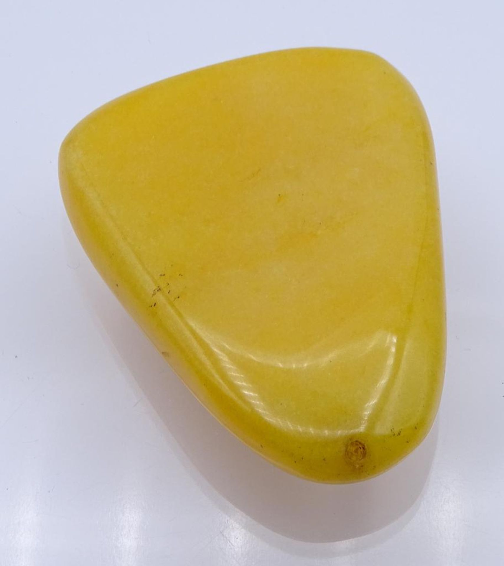 Gelber Jade Anhänger, gelocht,L- 7,5cm, 81,5gr- - -22.61 % buyer's premium on the hammer priceVAT - Bild 3 aus 3