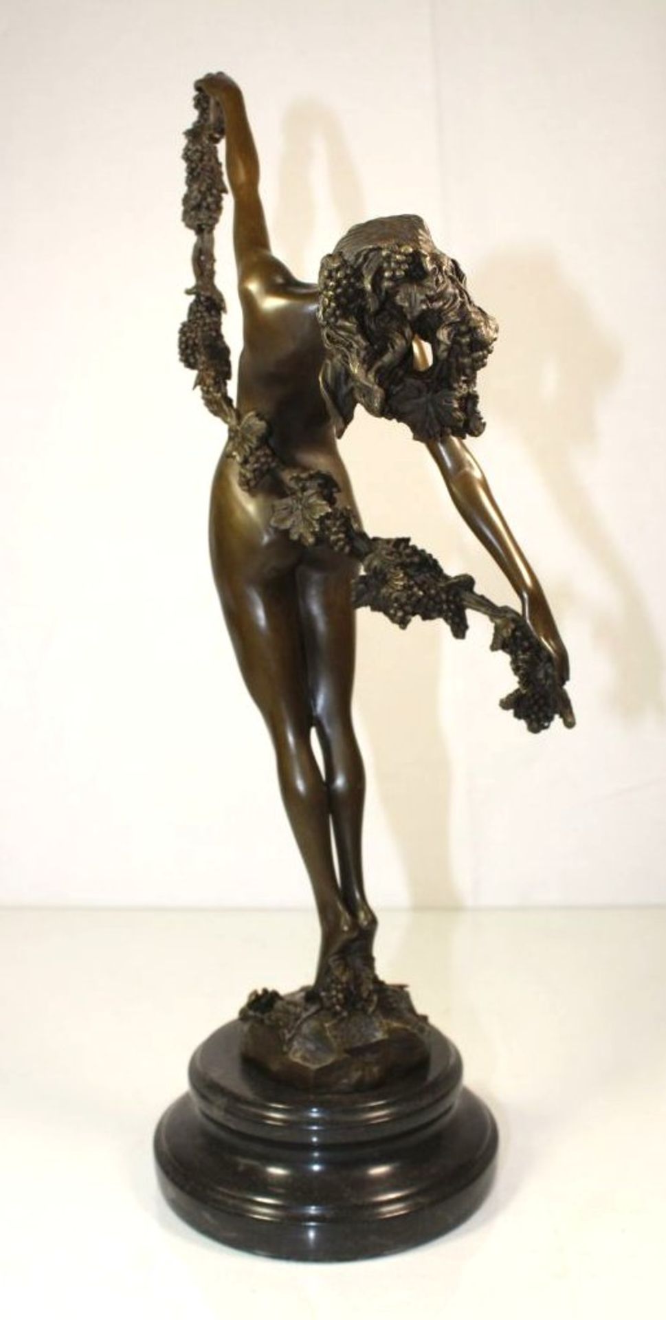 Bronzefigur 'Weiblicher Akt', Bronze, patiniert, auf Marmorsockel montiert, signiert Pierre - Bild 2 aus 6