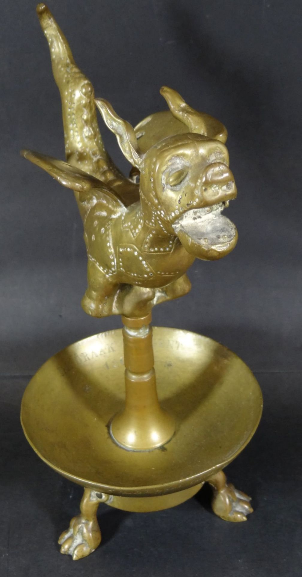 Bronze, Der Drachen von Gent, Schale mit Gravuren, H-22 cm, L-14 cm, wohl ehemals Öllampe, Mundstück - Bild 2 aus 7