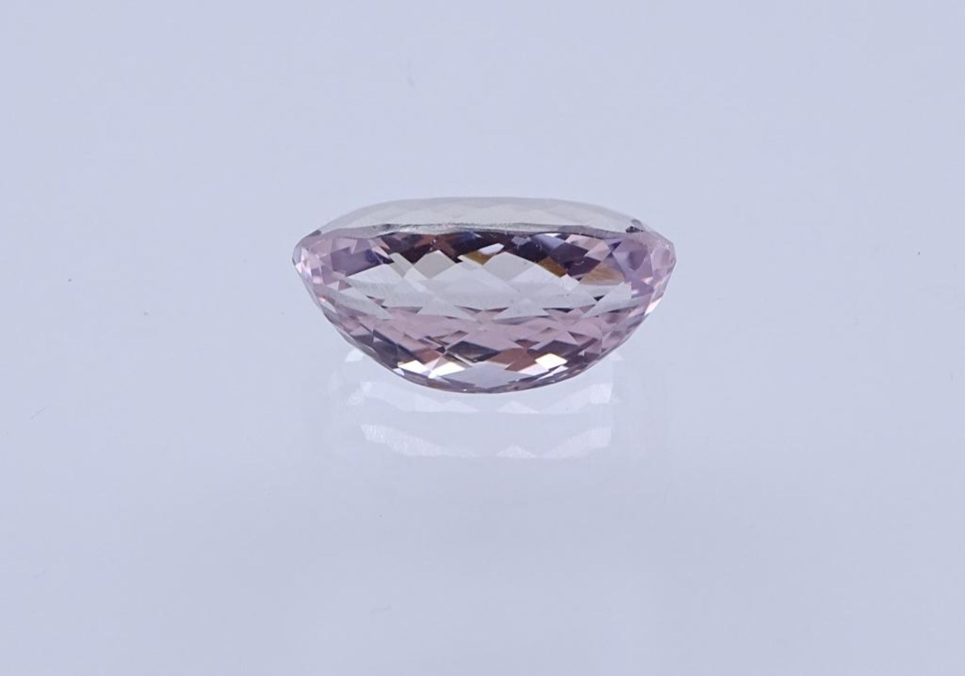 Kunzit, 15,7ct., oval,facettiert,schönes kräftiges Ro- - -22.61 % buyer's premium on the hammer - Bild 4 aus 4