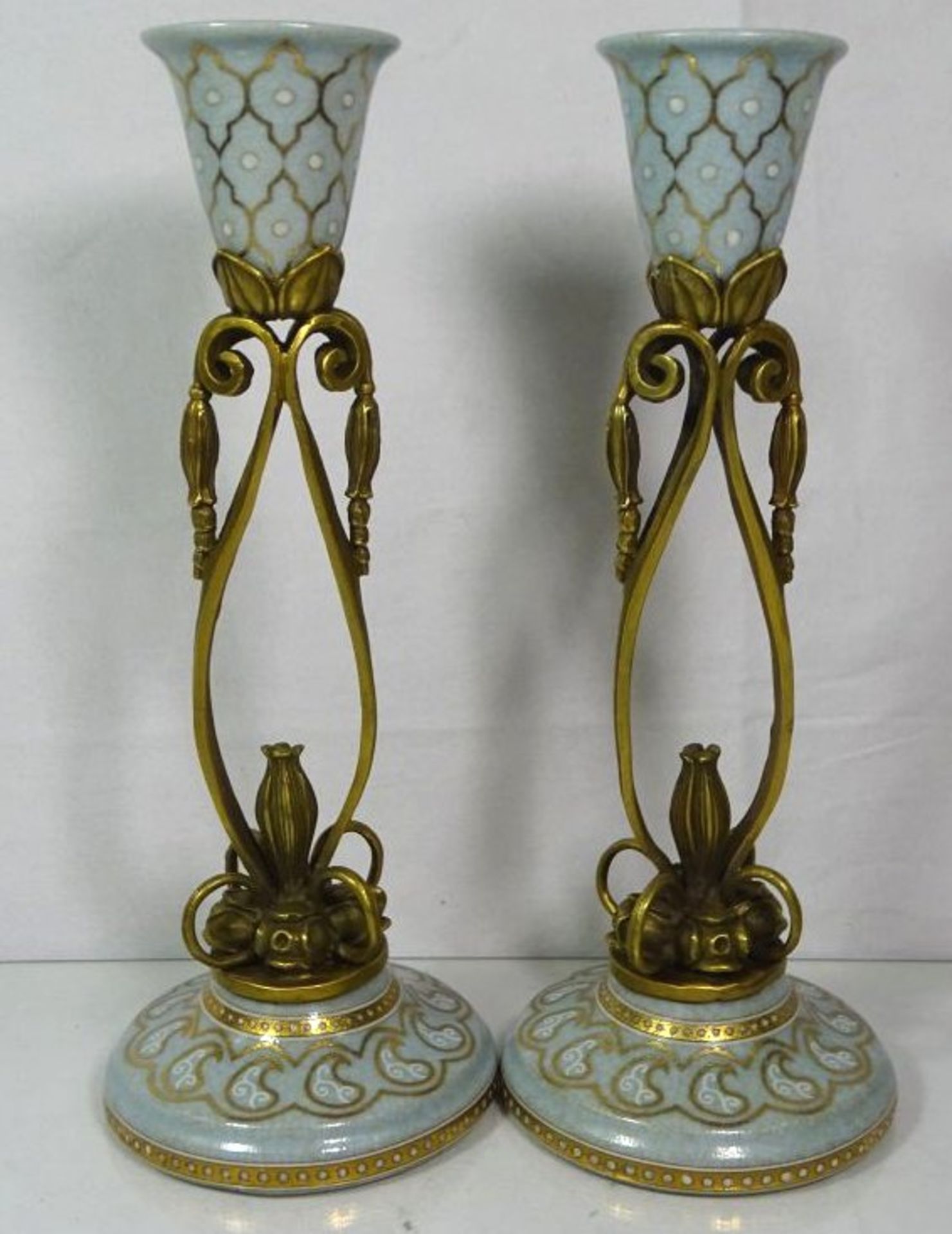 Leuchterpaar im Jugendstil, Bronze/Keramik, gemrakt "JBT 1906", 20. Jhdt., je H-27cm.- - -22.61 %