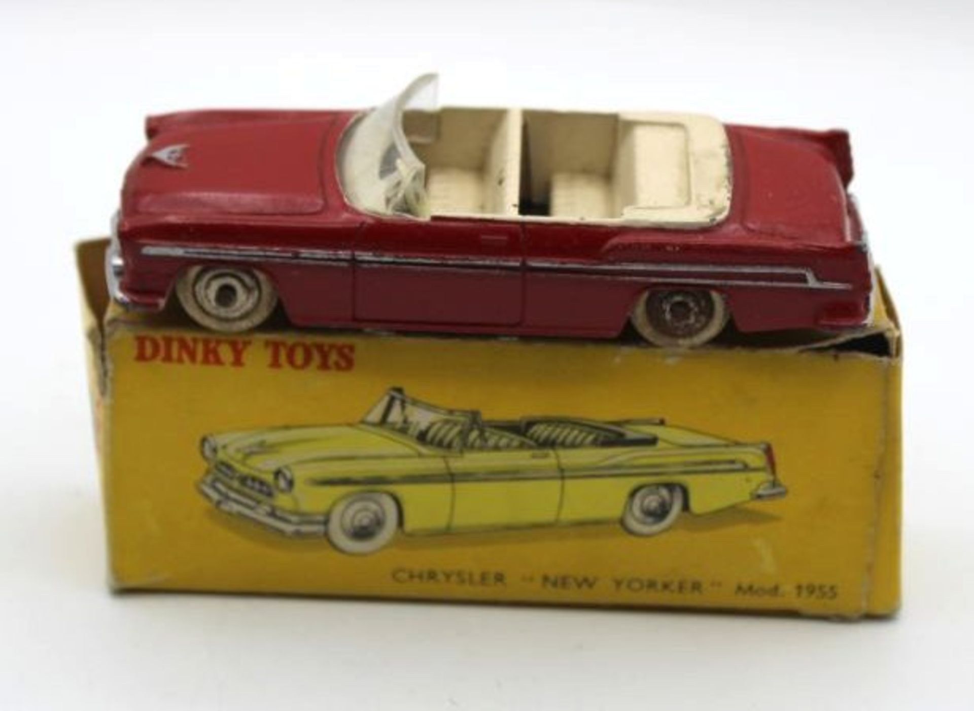 Dinky Toys "Chrysler New Yorker", Frankreich, 1:43, bespielt, orig. Karton mit Läsuren.- - -22.