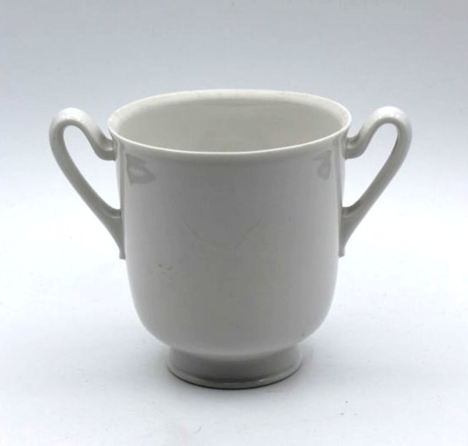 Henkeltasse, KPM Berlin, Szeptermarke, Medaillon mit Goethe-Profil, Weißporzellan, H-9cm. B-12cm.- - - Bild 2 aus 3