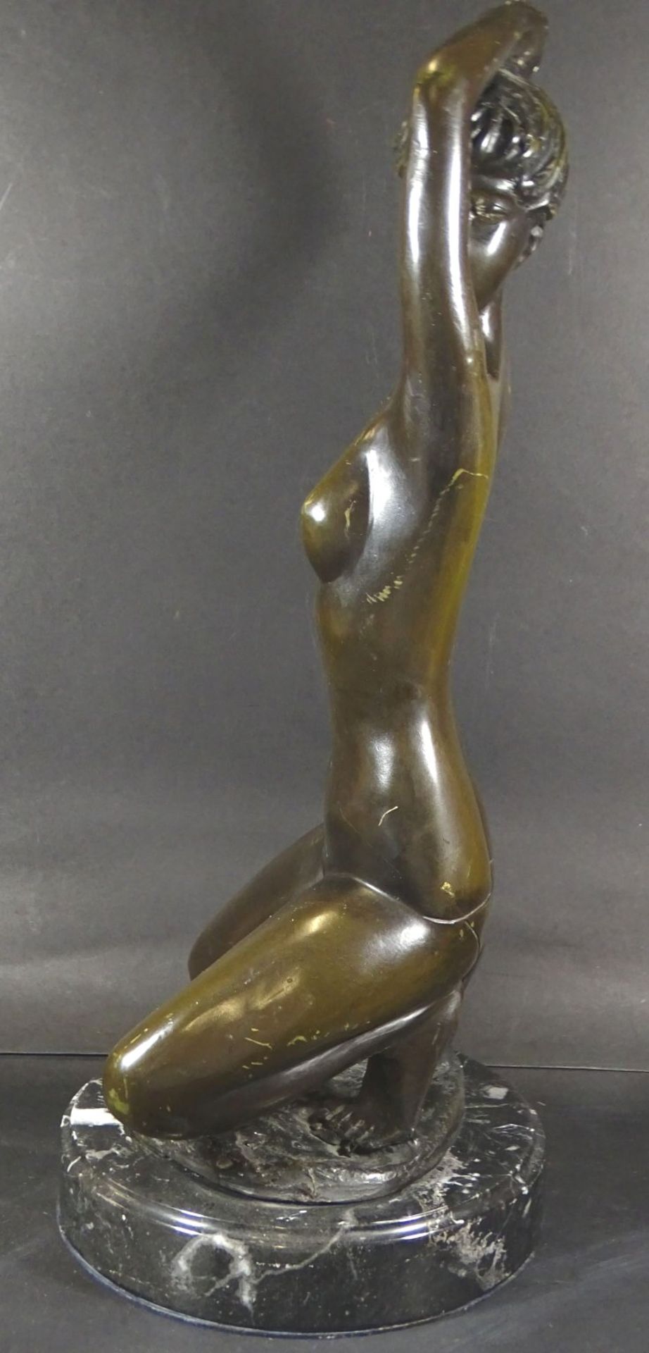 Auguste MOREAU (1834-1917) knieende Nackte, grosse Bronze auf Marmorsockel, H-48 cm, minim. - Bild 3 aus 7