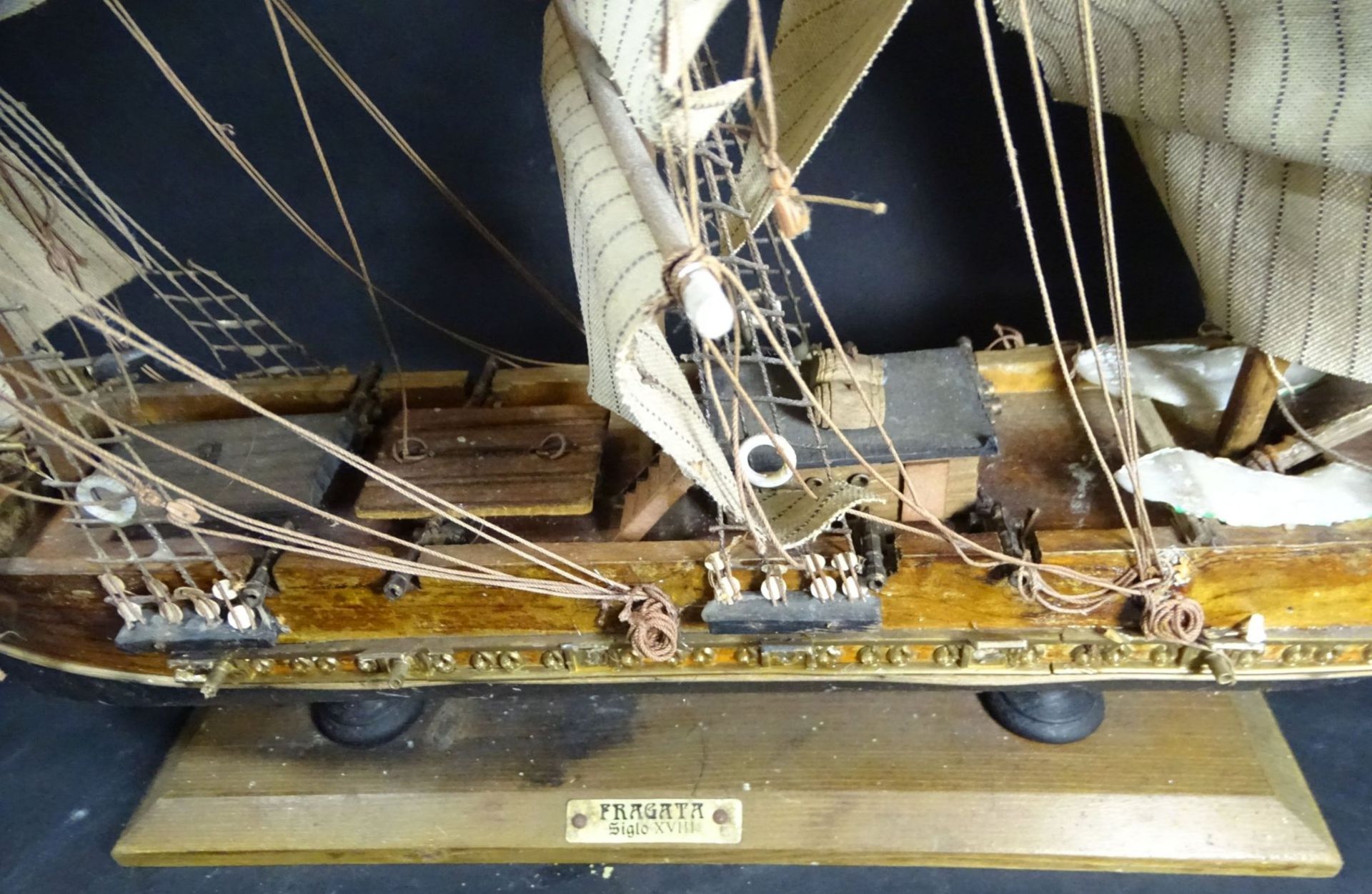 Segelschiff-Holzmodell der Siglata XVII, leicht überholungsbedürftig, H-52 cm, L-70- - -22.61 % - Bild 3 aus 8