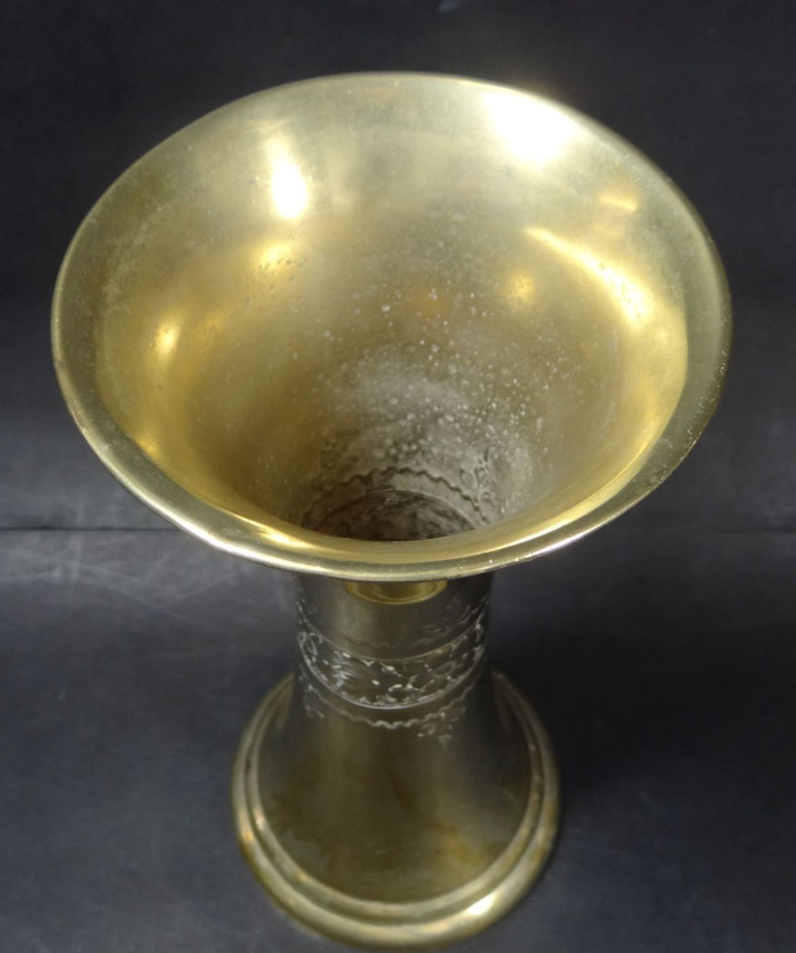Messing-Vase, ehemals versilbert, H-17 cm- - -22.61 % buyer's premium on the hammer priceVAT - Bild 4 aus 4