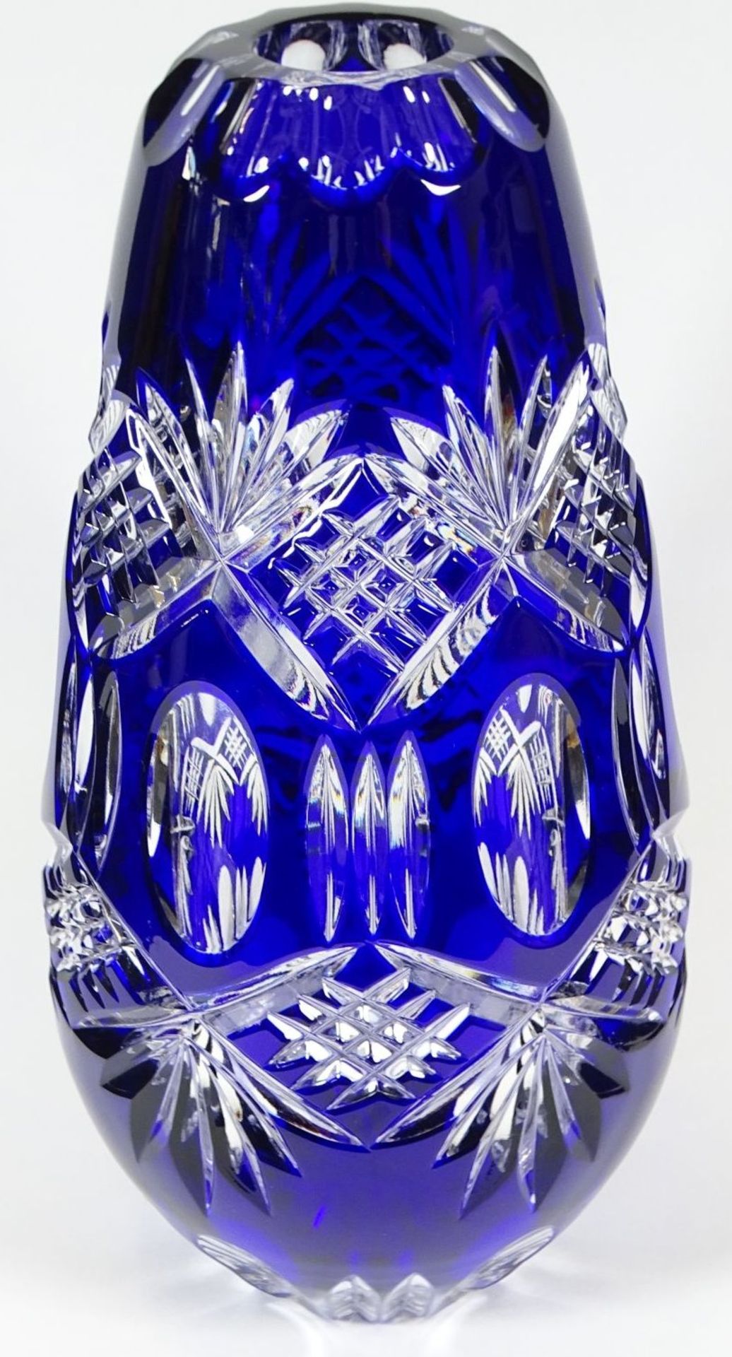 blau überfangene Vase mit Farnschliff, H-26 c- - -22.61 % buyer's premium on the hammer priceVAT - Bild 2 aus 5