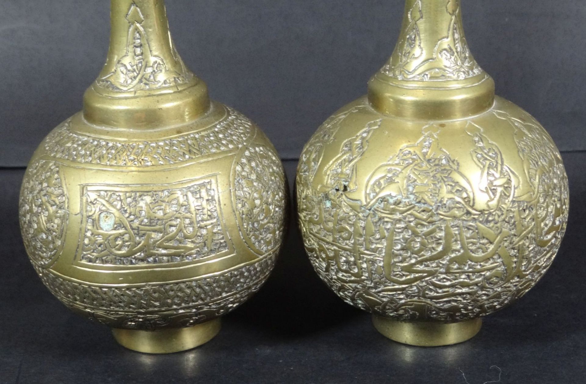 Paar Messing Vasen , Nordafrika, mit arab. Schriftzug, H-18 cm- - -22.61 % buyer's premium on the - Bild 2 aus 4