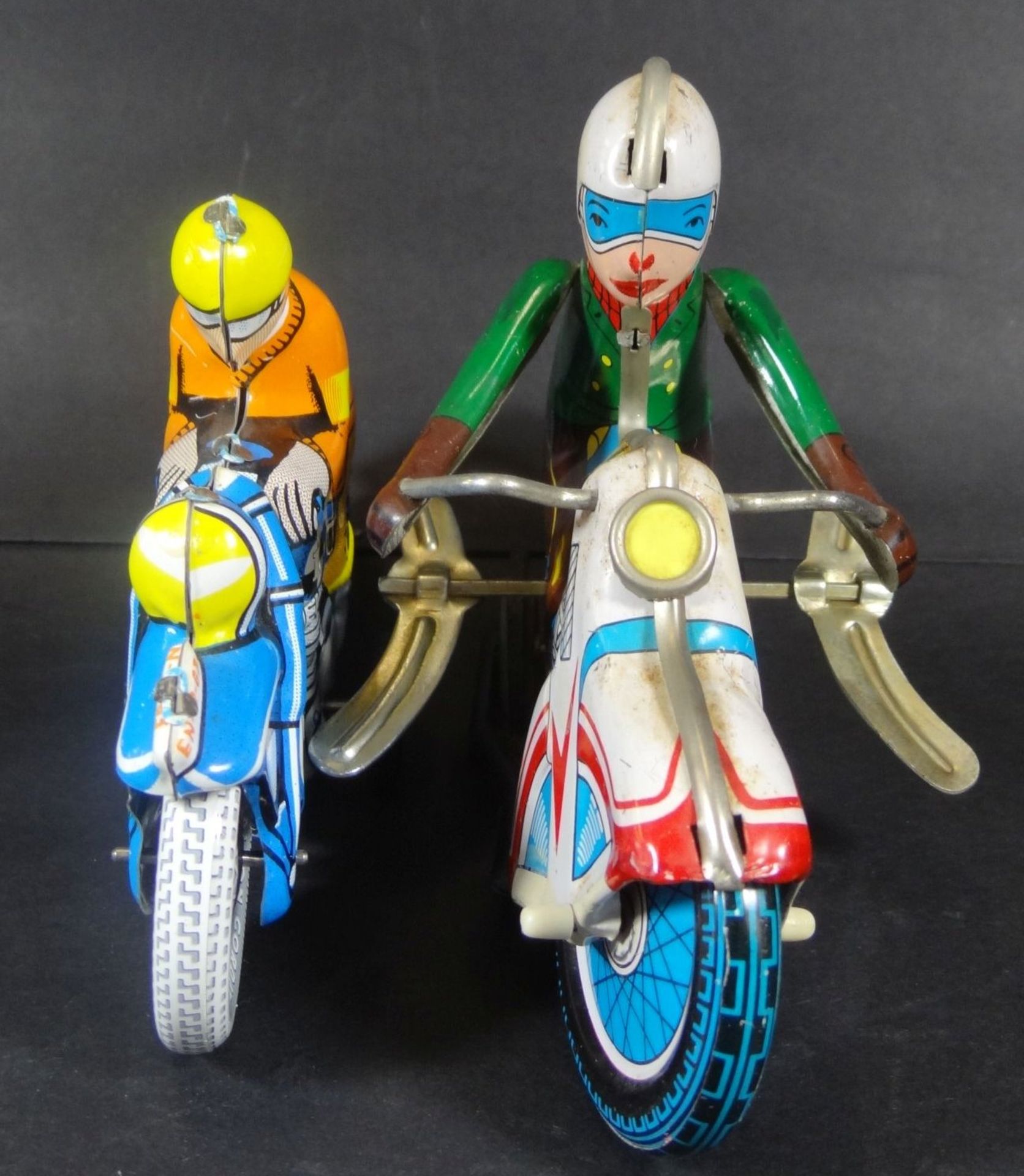 2 Blech-Motorräder, , 1x Schwungrad, 1x Schlüsselwerk, wohl beide China, H-ca. 12 cm, L-ca. 17- - - - Bild 5 aus 6