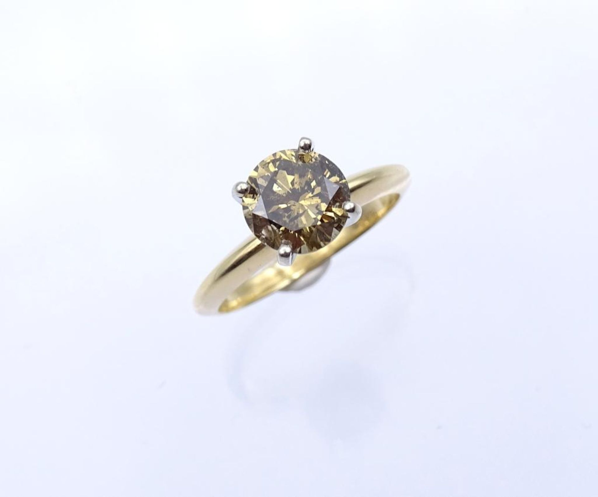 Brillant-Solitär-Ring, 585er GG ,Champagnerfarbiger Brillant ca. 1,5ct., seitl.ein Abplatzer,sowie