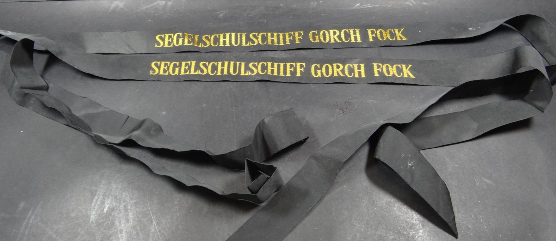 2x Mützenbänder, "Segelschulschiff Gorch Fock"L-130 cm- - -22.61 % buyer's premium on the hammer - Bild 3 aus 3