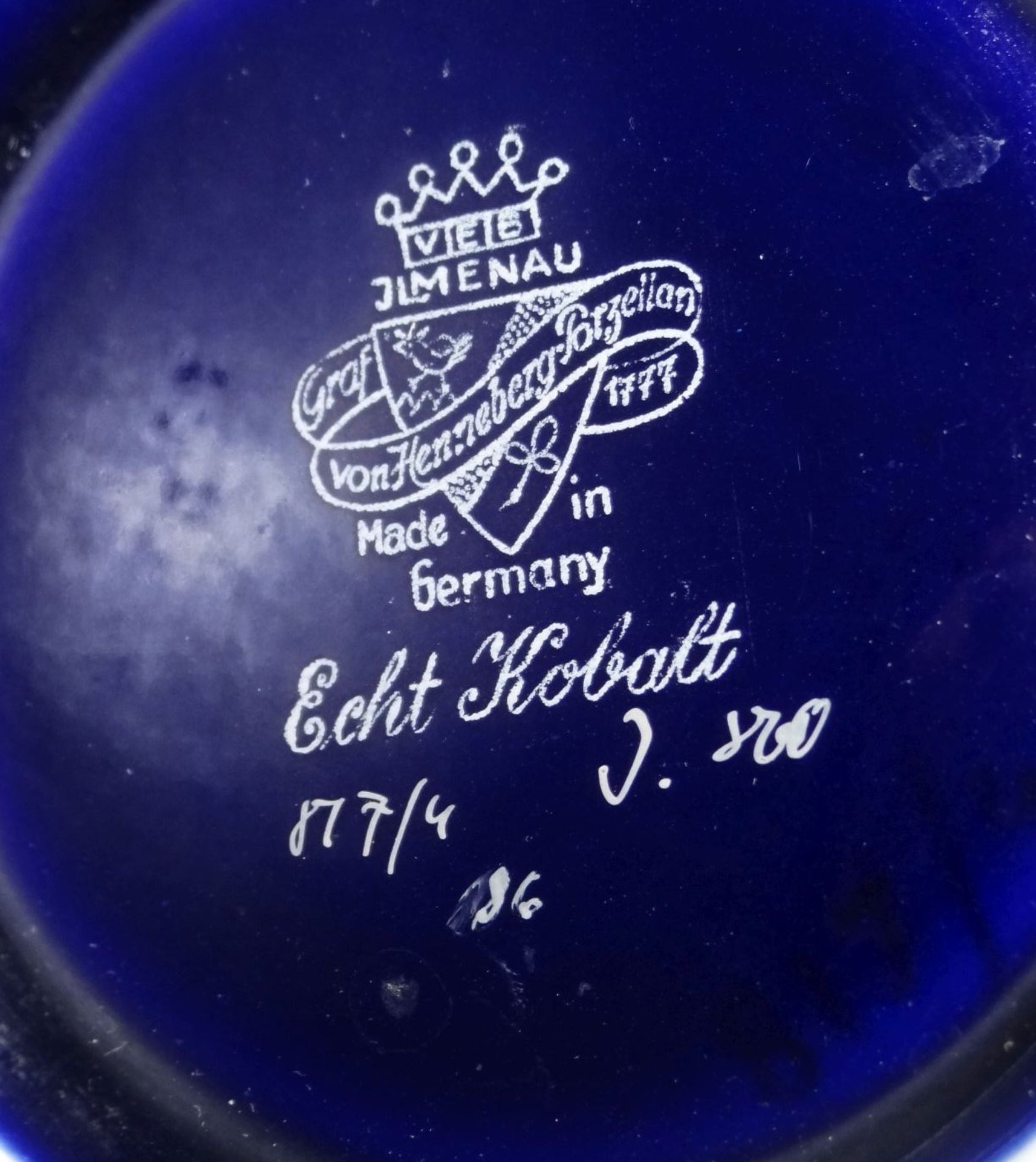 schlanke Vase "Ilmenau-Graf von Henneberg" kobalt mit Golddekor, H-24 cm- - -22.61 % buyer's premium - Bild 5 aus 5