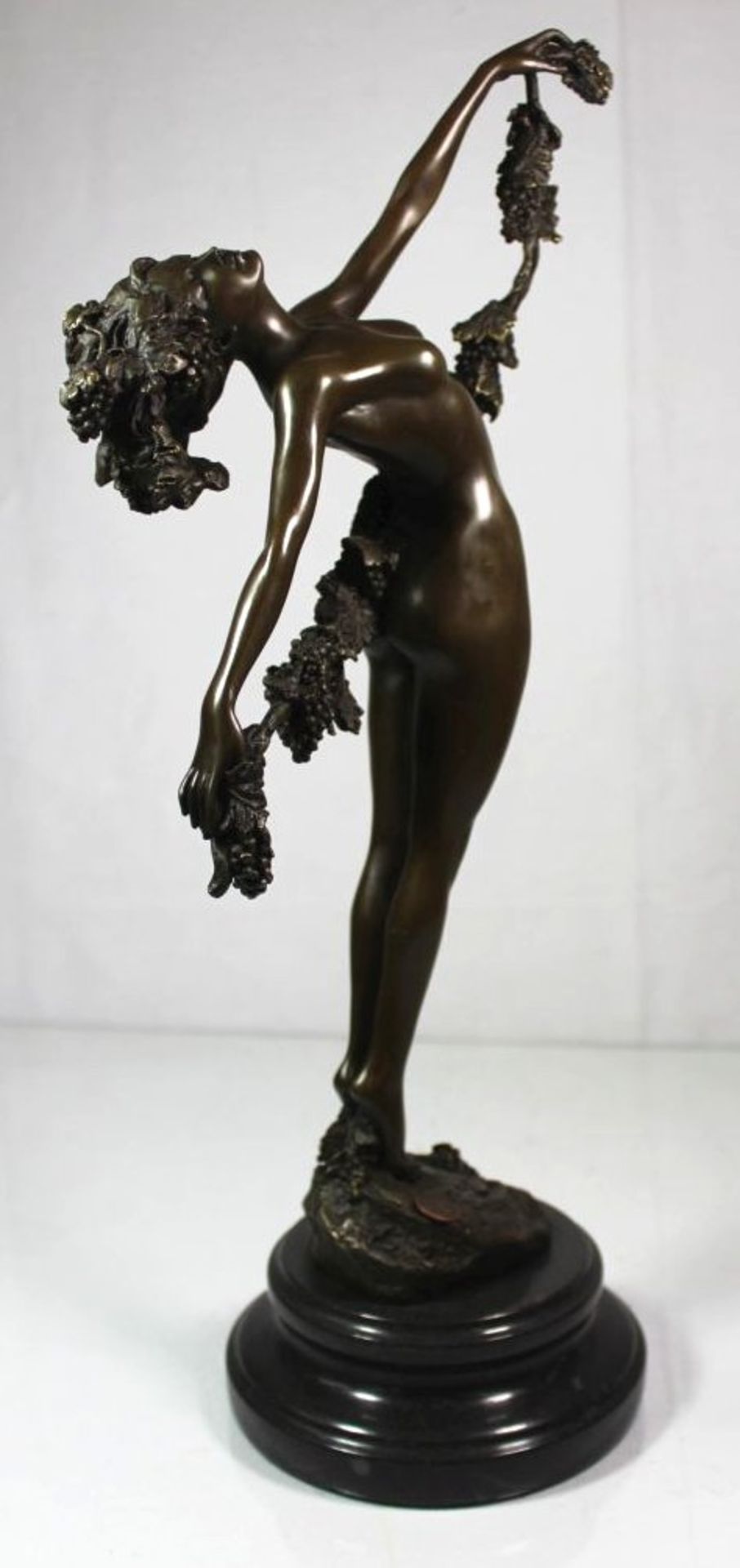 Bronzefigur 'Weiblicher Akt', Bronze, patiniert, auf Marmorsockel montiert, signiert Pierre - Bild 3 aus 6
