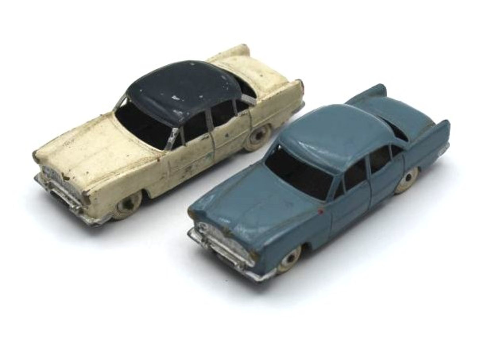2x Druckguss-Modelle, Quiralu Simca Vedette, Frankreich, unterschiedliche Erhaltungen, H-3,5cm L-