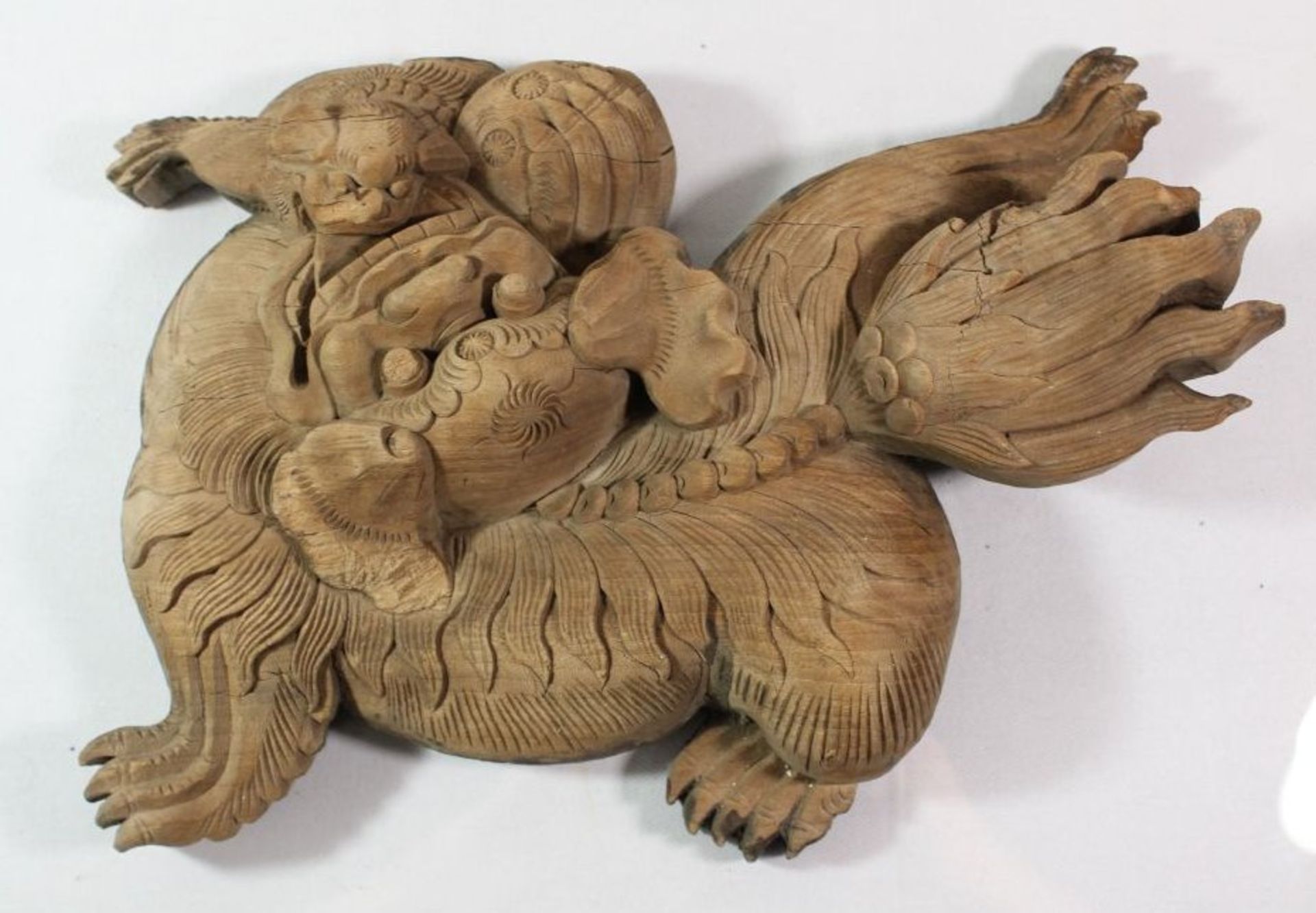 2x chinesische Schnitzerei, Kamperferholz, männlicher un weibl. Löwe, lt. Einlieferer Ming-Dynastie, - Bild 3 aus 5
