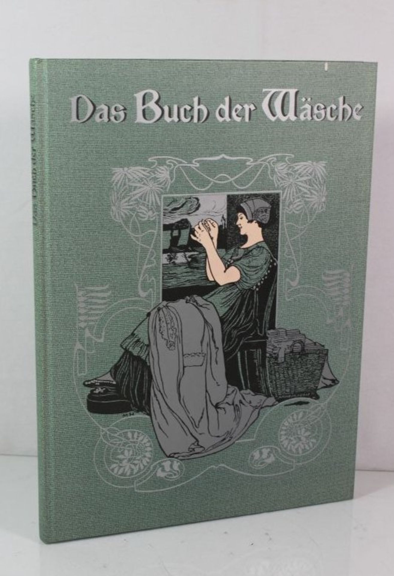 Hochfelder/Niedner, Das Buch der Wäsche, Reprint 1992.- - -22.61 % buyer's premium on the hammer