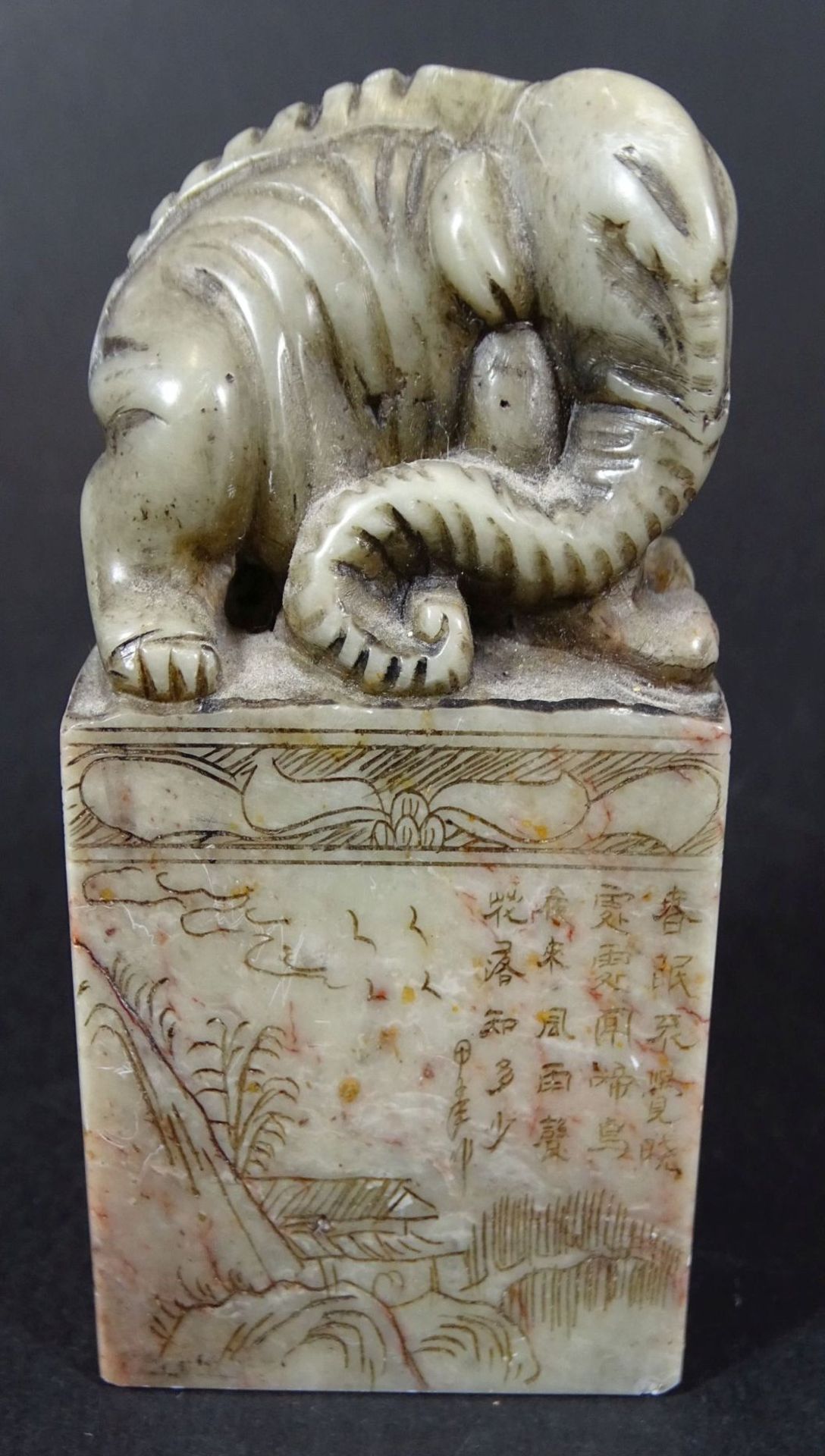 grosses Speckstein-Siegel mit Elefanten, China, älter, H-7,5 cm, B-5 cm, minim. Chip am Ohr,- - -