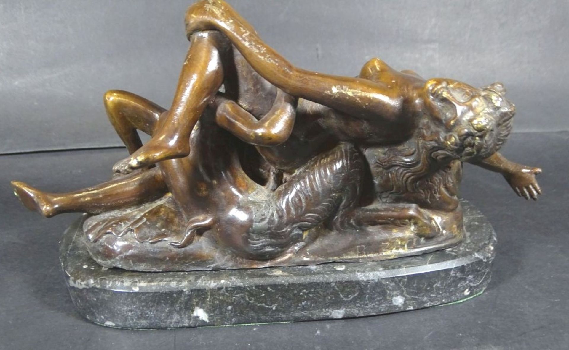 Bruno ZACH (1891-1935) "Erotika mit Faun" Bronze auf Marmorsockel, H-13 cm, B-22 cm, T-9 cm, 2 kg- - - Bild 2 aus 6