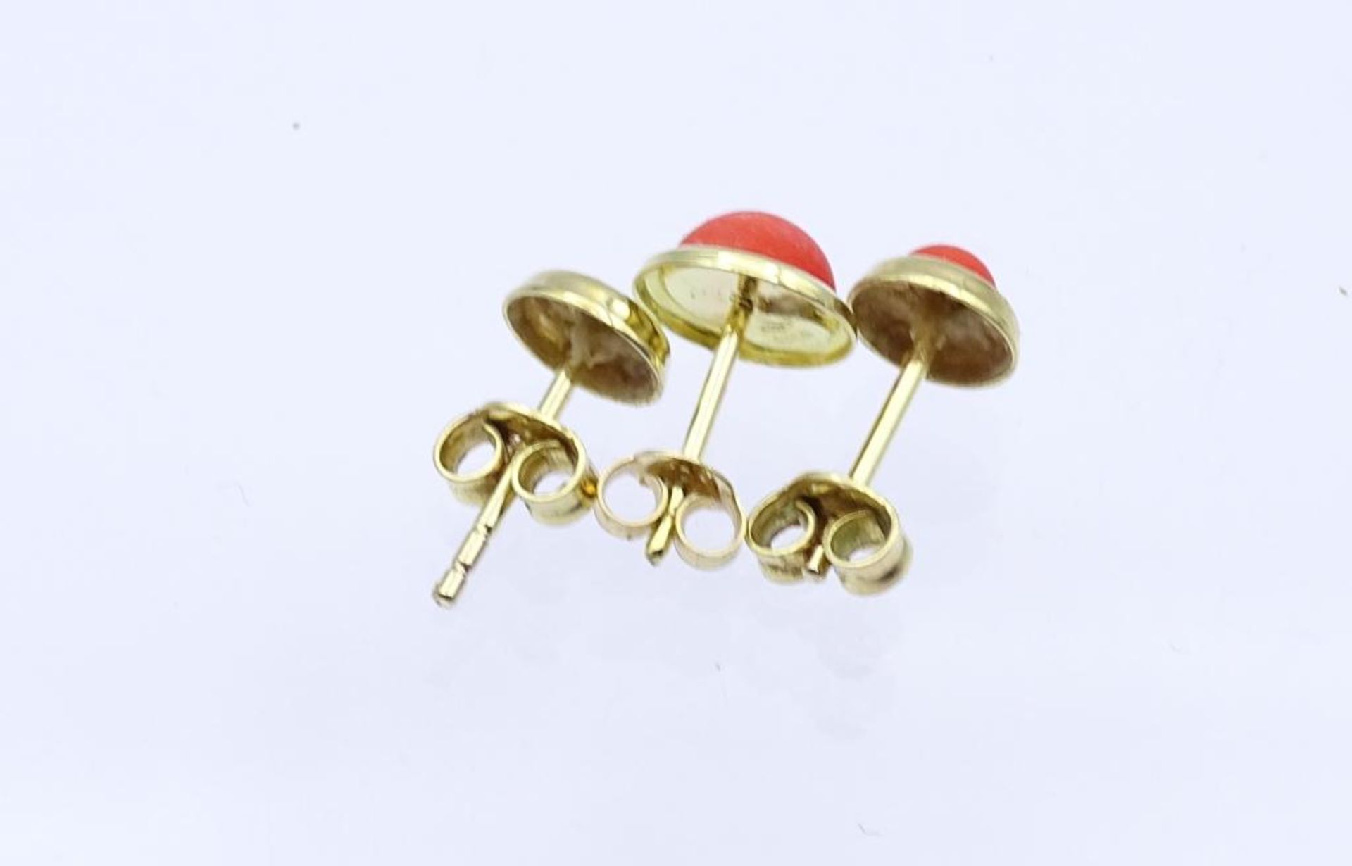 3x Gold Ohrstecker, 1x ohne Stein, 1x 750 und 2x 333,zus.1,34gr.,- - -22.61 % buyer's premium on the - Bild 3 aus 3