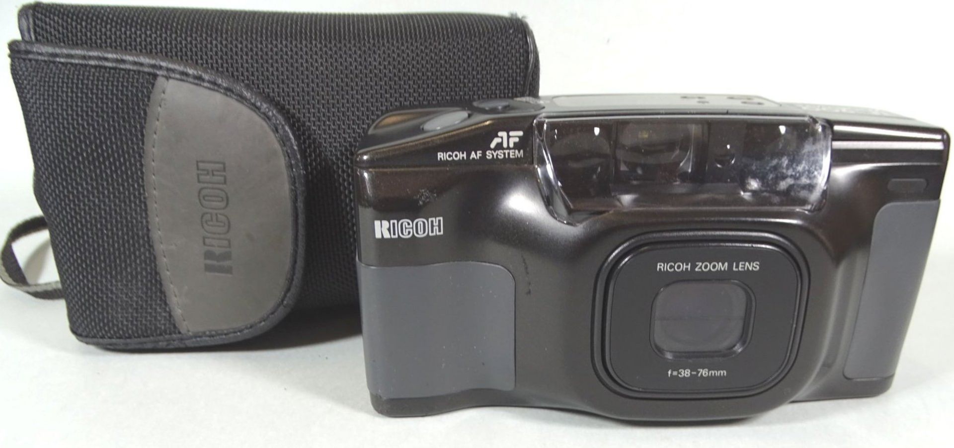 Fotoapparat Rico AF TF-900 in Tasche, gut erhalten- - -22.61 % buyer's premium on the hammer