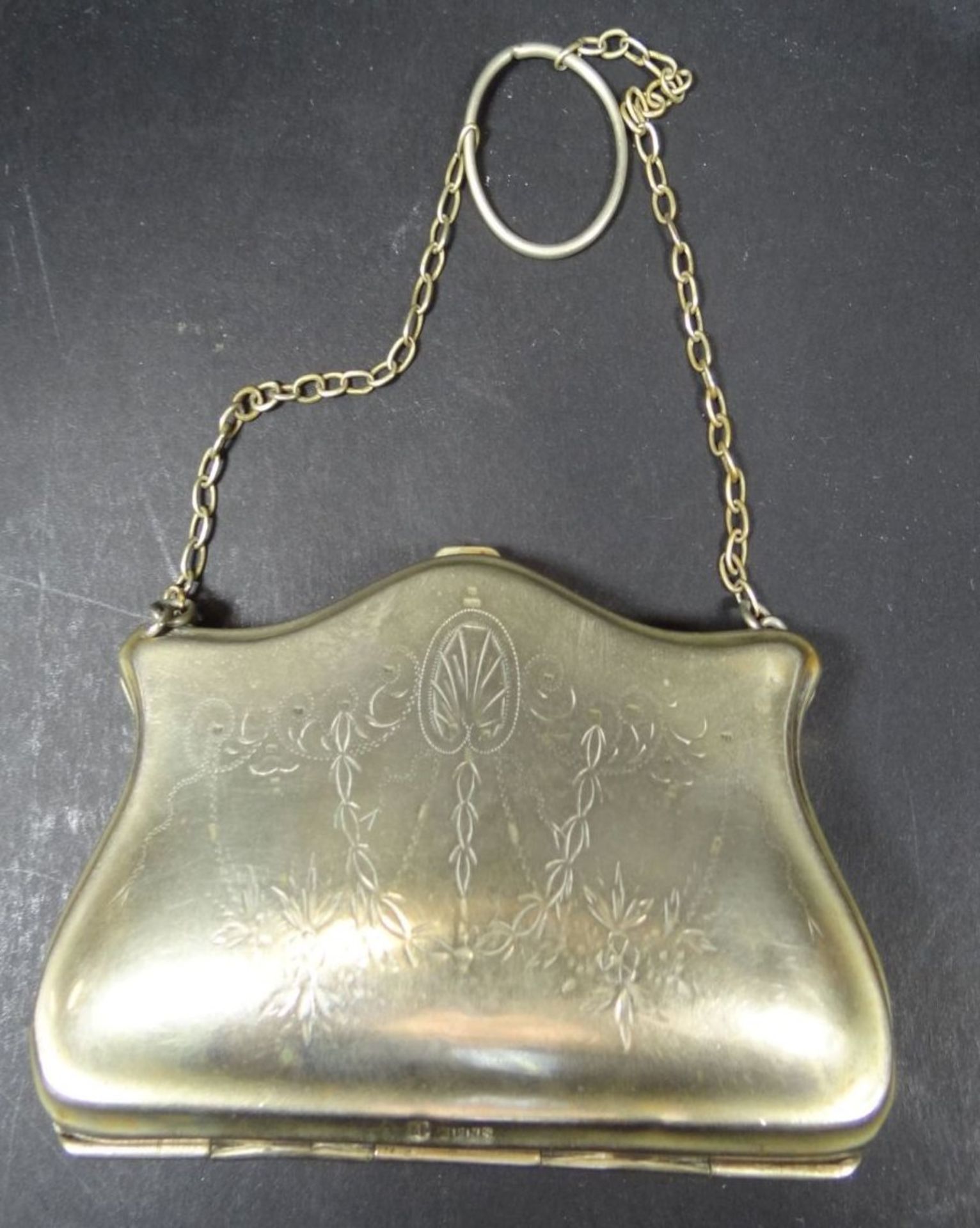 kl. versilb. Abendtasche, EPNS, 6x12 cm, an Kette- - -22.61 % buyer's premium on the hammer priceVAT