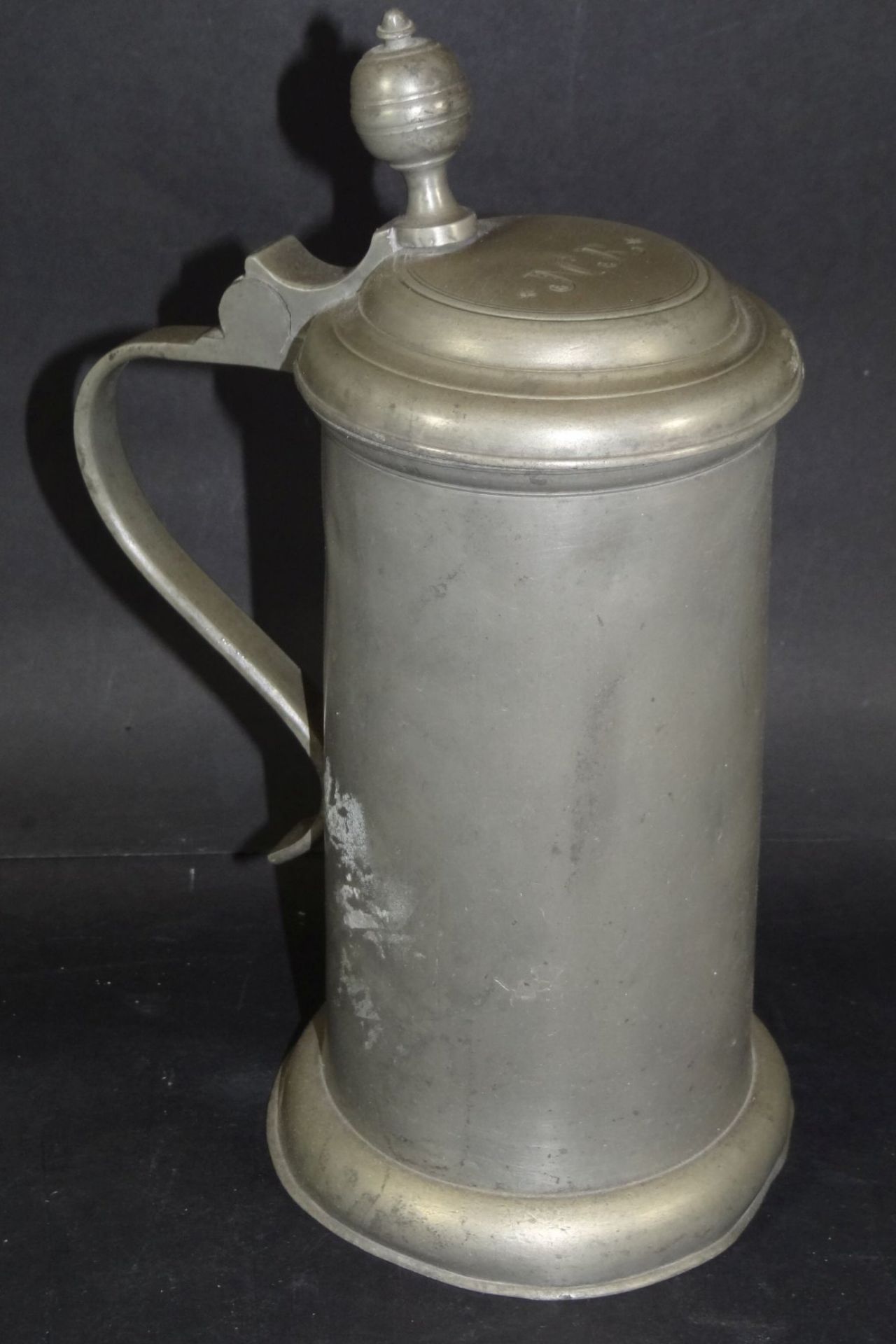 Walzen-Bierkrug, Zinn, Monogramm NR, in Deckel Meistermarken, dat. 1759, H-25 cm, verdellt- - -22.61