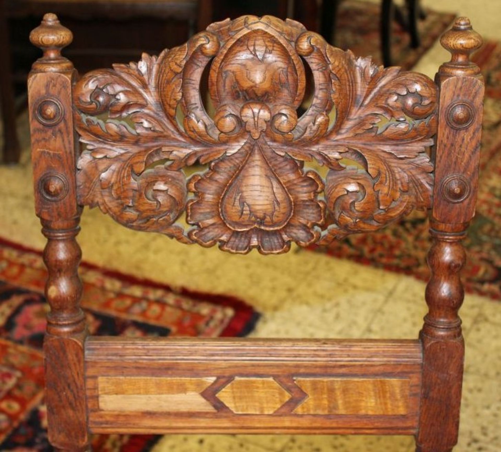 schöner Stuhl, beschnitze Rückenlehen, wohl um 1900, H-97cm B-46cm T-45cm Sh-47cm- - -22.61 % - Bild 2 aus 3