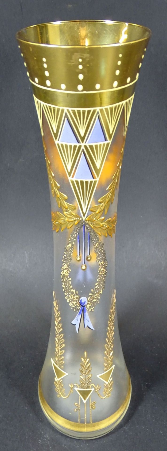 hohe Vase mit Gold-und Emaillemalerei, H-25 cm, Chip am Rand- - -22.61 % buyer's premium on the