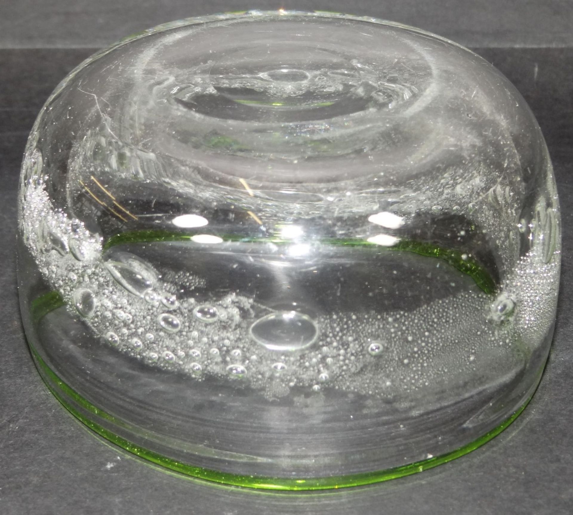 Kunstglasschälchen mit Luftblasen, grüner Rand, H-6 cm, D-10- - -22.61 % buyer's premium on the - Bild 4 aus 6