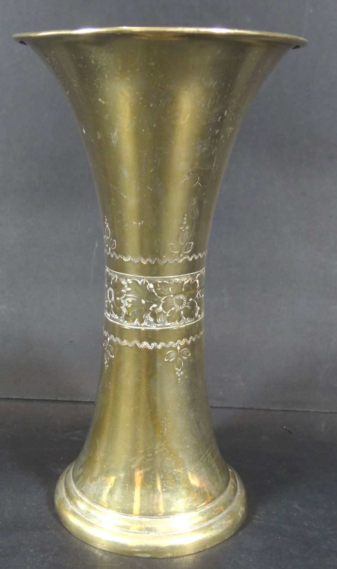 Messing-Vase, ehemals versilbert, H-17 cm- - -22.61 % buyer's premium on the hammer priceVAT