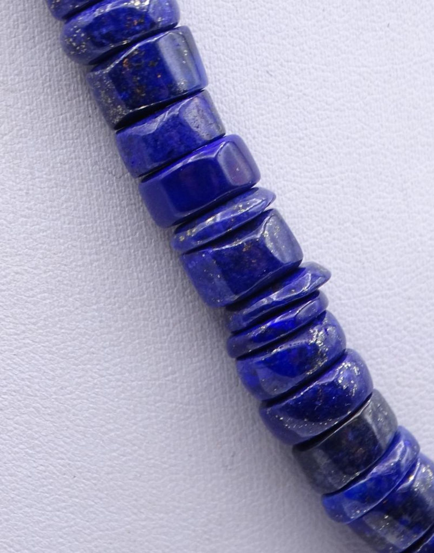 Lapislazuli Halskette in Scheibenform,versilb.Verschluss,L- 52cm- - -22.61 % buyer's premium on - Bild 4 aus 4