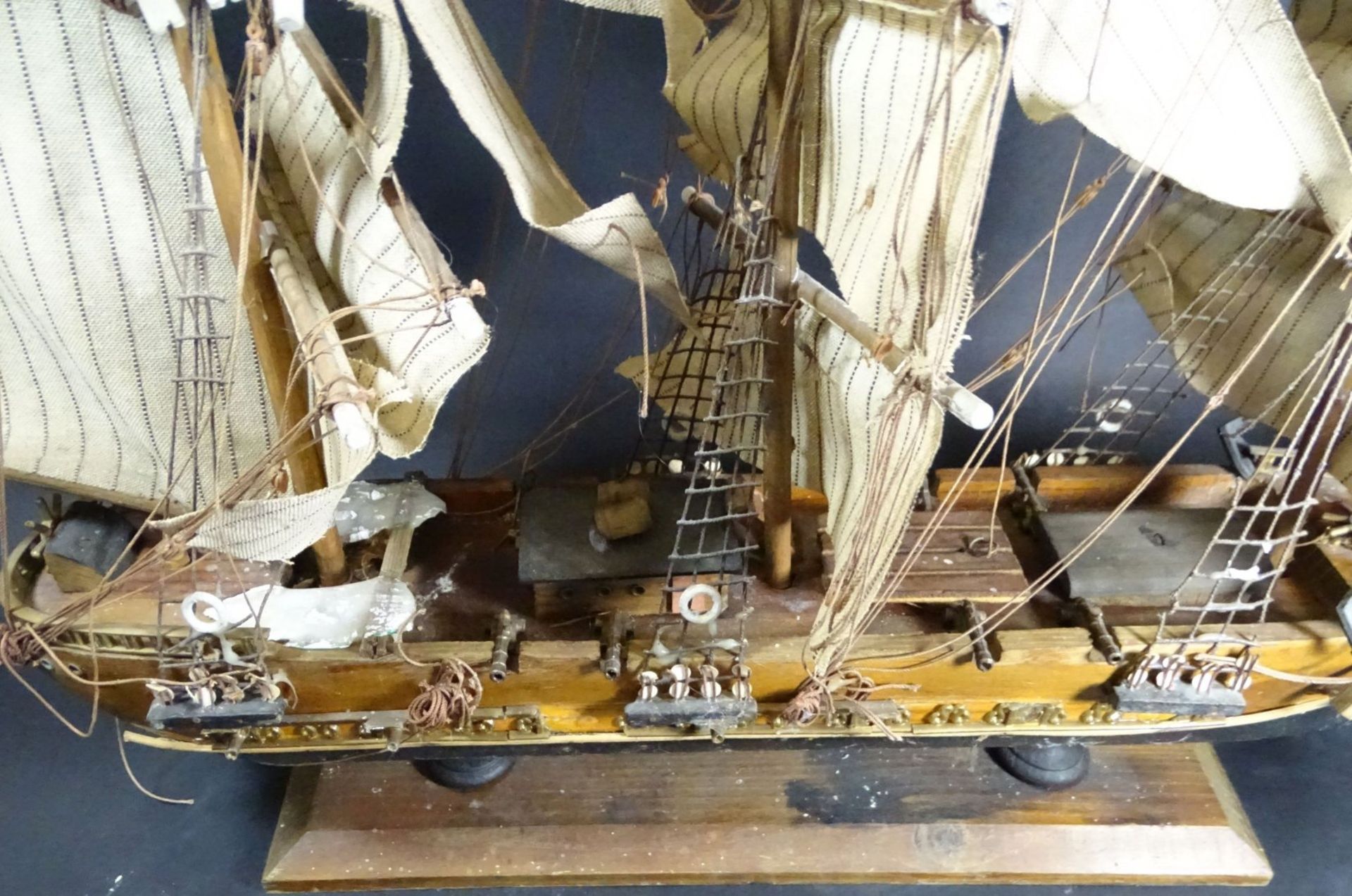 Segelschiff-Holzmodell der Siglata XVII, leicht überholungsbedürftig, H-52 cm, L-70- - -22.61 % - Bild 4 aus 8