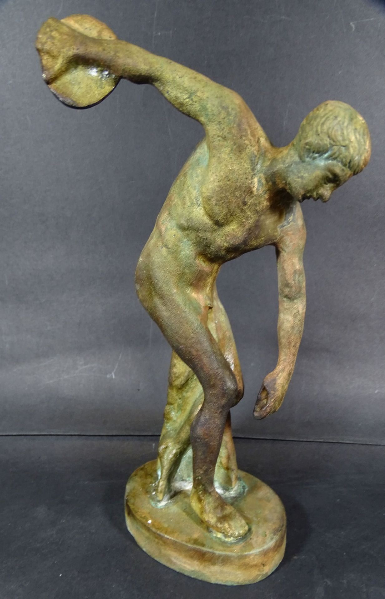 alte Disobulus Figur aus Bronze nach antiken Vorbild, Patina und Altersspuren, H-25 cm,- - -22.