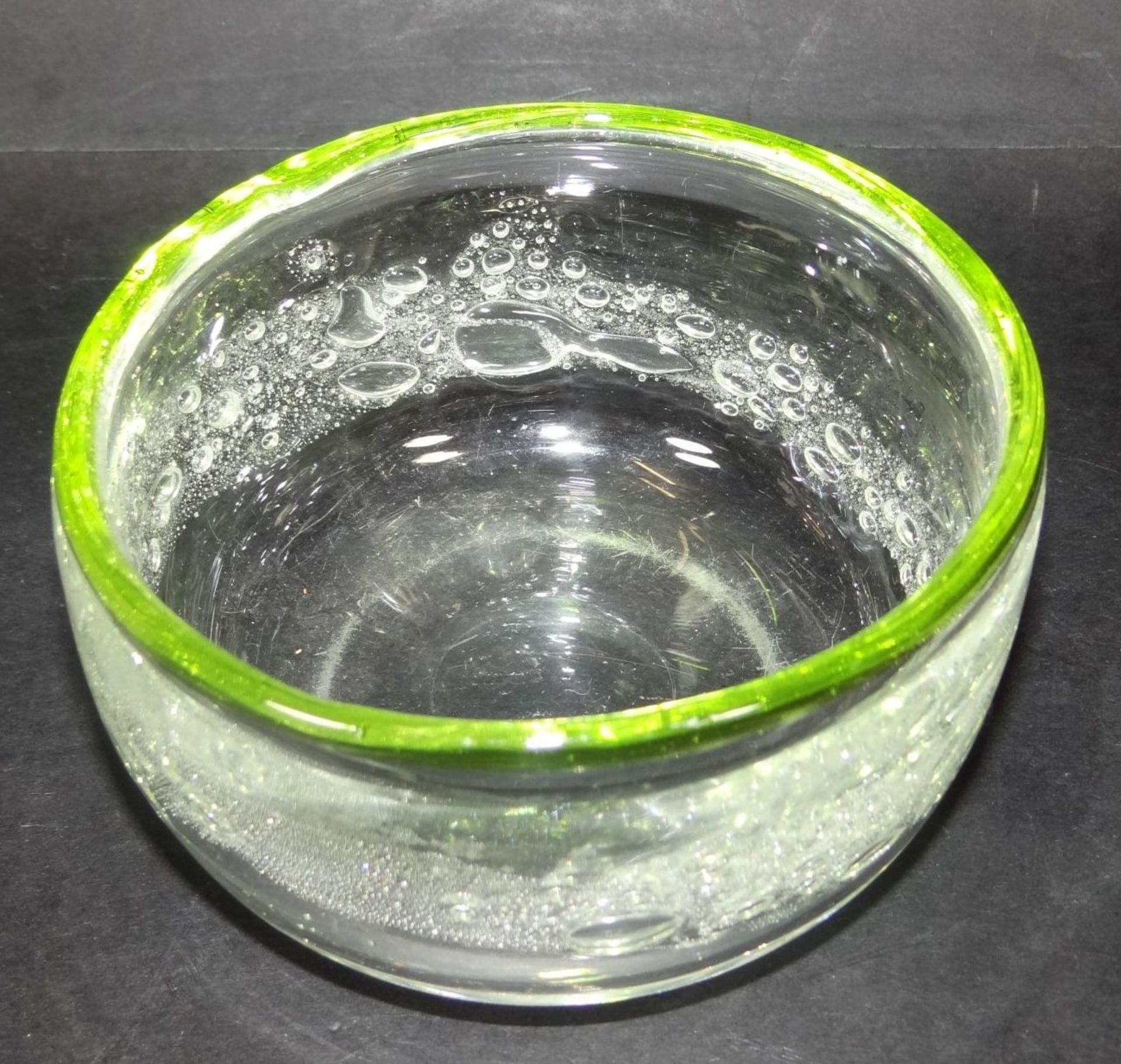 Kunstglasschälchen mit Luftblasen, grüner Rand, H-6 cm, D-10- - -22.61 % buyer's premium on the - Bild 2 aus 6