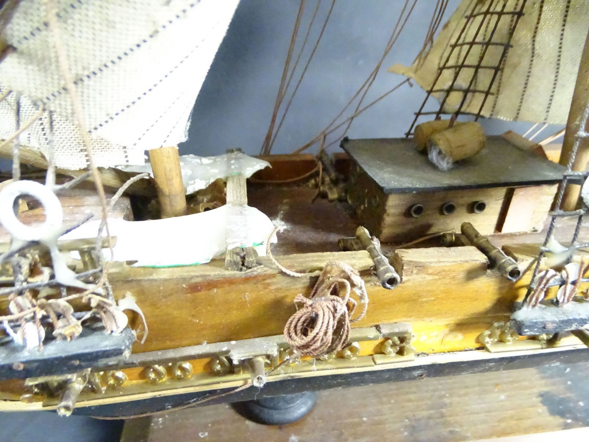 Segelschiff-Holzmodell der Siglata XVII, leicht überholungsbedürftig, H-52 cm, L-70- - -22.61 % - Bild 6 aus 8