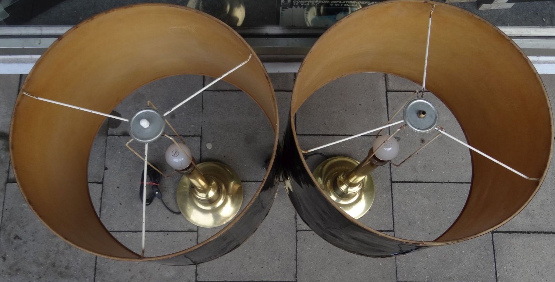 2x grosse Tischlampen, Messingstand, H-87 cm, Lackschirme tw. eingerissen, einmal Stand Naht - Bild 9 aus 9