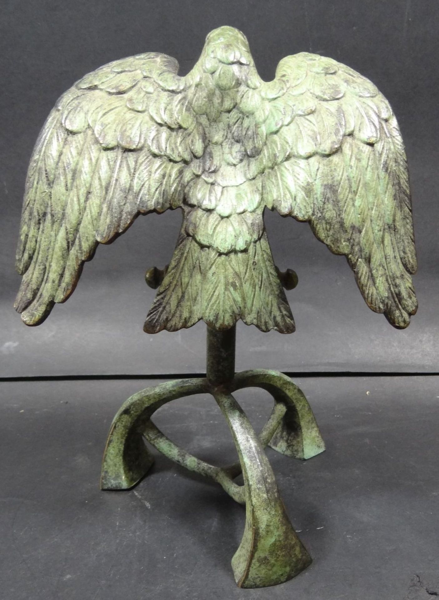 massiver Bronze Adler, patiniert,wohl Uhrenständer , H- 19 c- - -22.61 % buyer's premium on the - Bild 3 aus 5