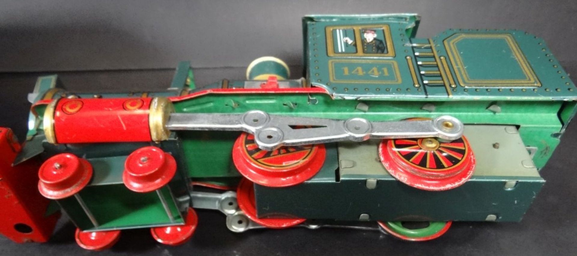 Blech-Lok mit einem Waggon "Modern Toys" Batteriebetrieb, Funktion nicht geprüft, L-zus. ca. 45 cm,- - Bild 5 aus 7