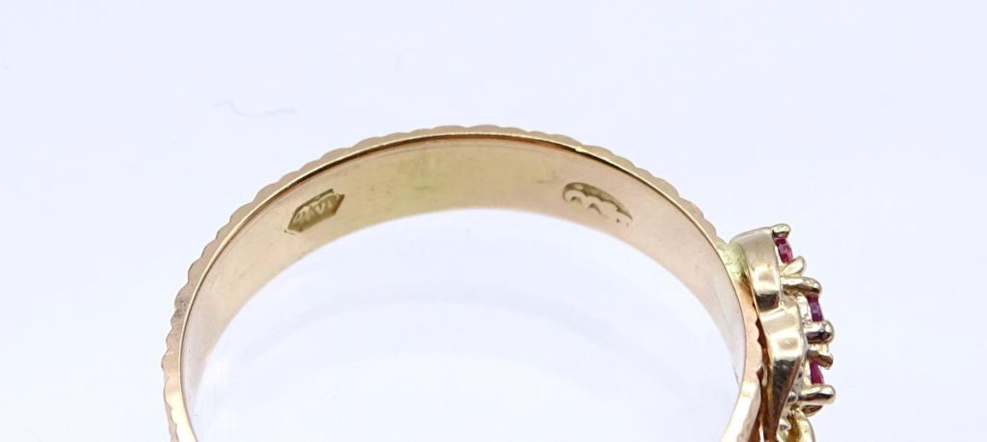 916er Rotgold Ring mit drei Rubine und ein Diamantsplitter,arabisch gestempelt, 3,2gr., RG 63- - - - Bild 6 aus 7
