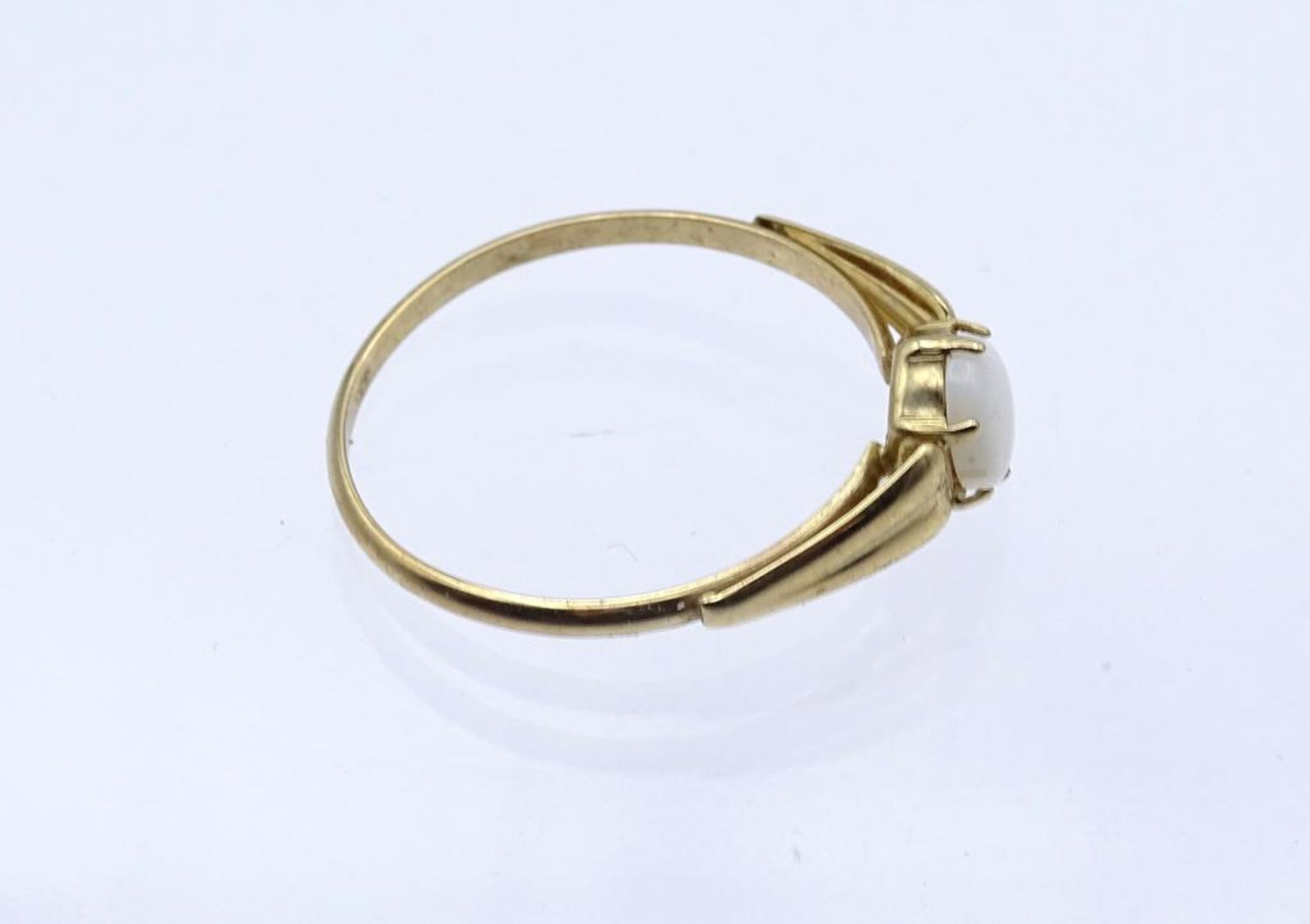 333er GG Ring mit einen Opal Cabochon, 1,50gr., RG 68- - -22.61 % buyer's premium on the hammer - Bild 3 aus 4