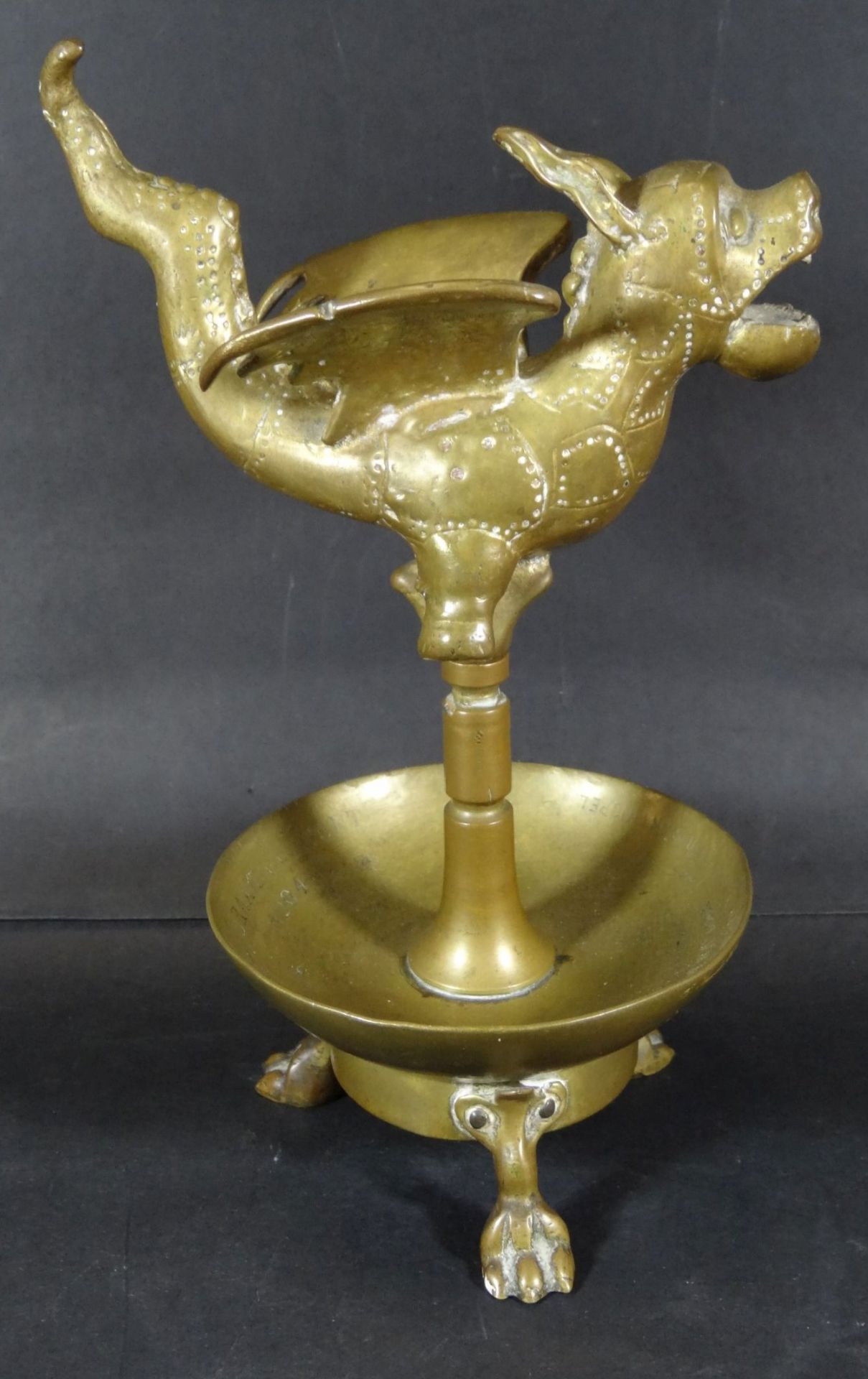 Bronze, Der Drachen von Gent, Schale mit Gravuren, H-22 cm, L-14 cm, wohl ehemals Öllampe, Mundstück