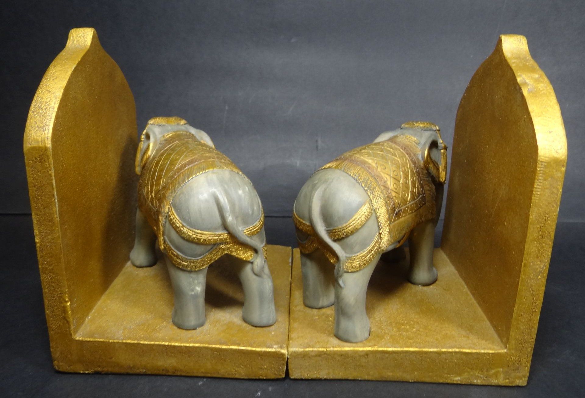 Paar Buchstützen mit Elefanten, Kunstmasse, H-14 c- - -22.61 % buyer's premium on the hammer - Bild 3 aus 3