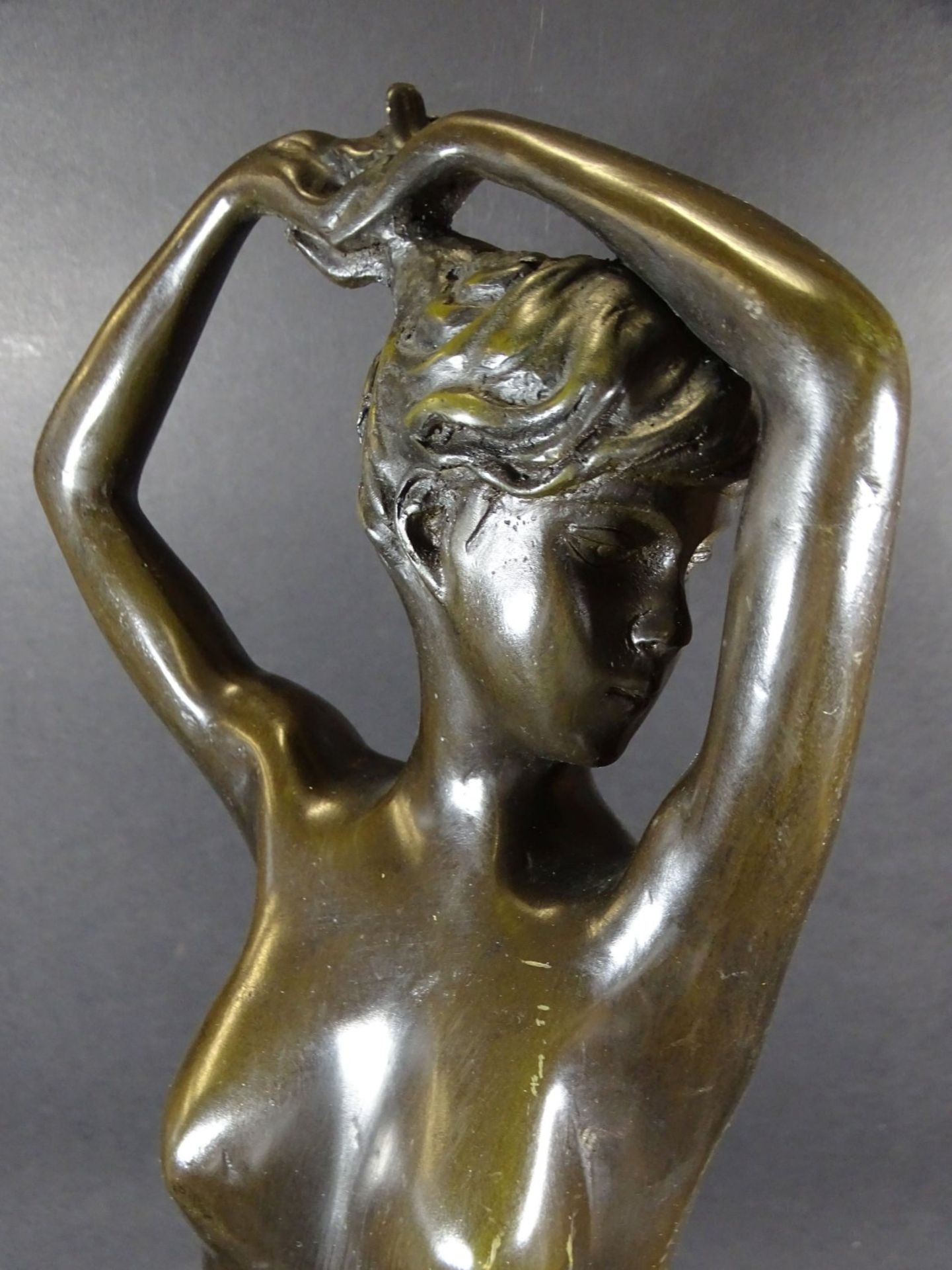 Auguste MOREAU (1834-1917) knieende Nackte, grosse Bronze auf Marmorsockel, H-48 cm, minim. - Bild 7 aus 7