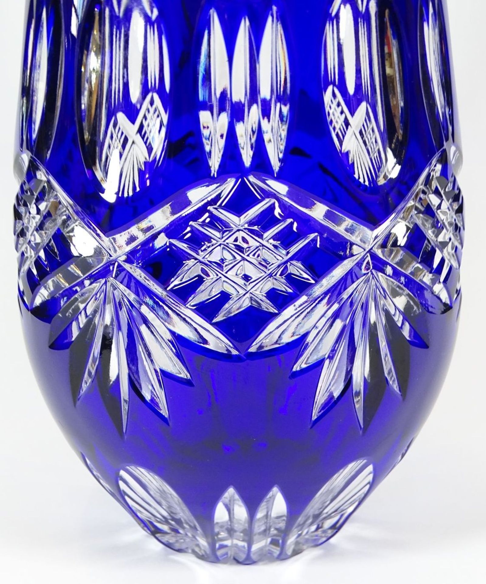 blau überfangene Vase mit Farnschliff, H-26 c- - -22.61 % buyer's premium on the hammer priceVAT - Bild 3 aus 5