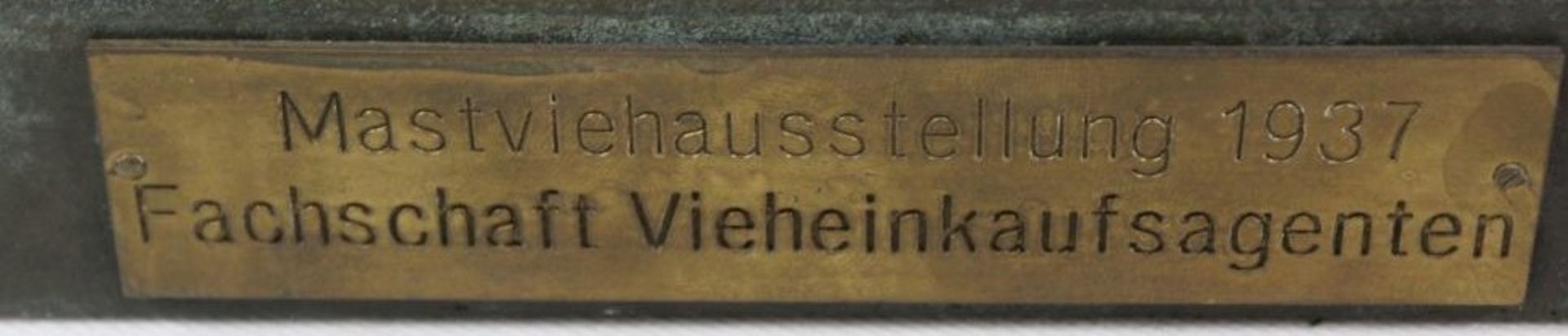 Albert Hinrich HUSSMANN (1874-1946), trabender Hengst, Bronze auf Sockel, signiert und - Bild 5 aus 5