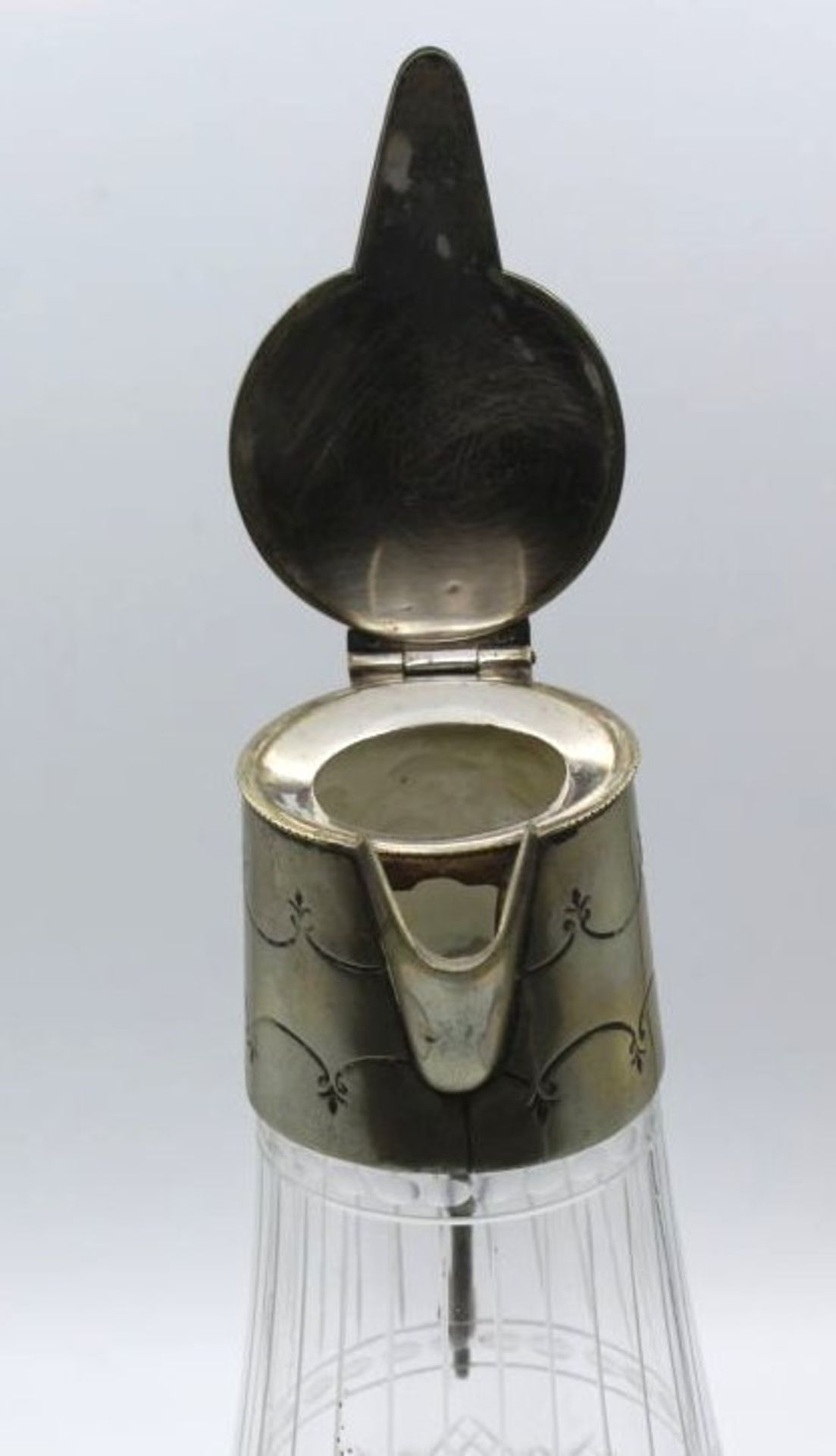 Kristall-Kraffe mit versilberter Montur, aufwendiger Schliff, älter, H-25cm.- - -22.61 % buyer's - Bild 4 aus 4